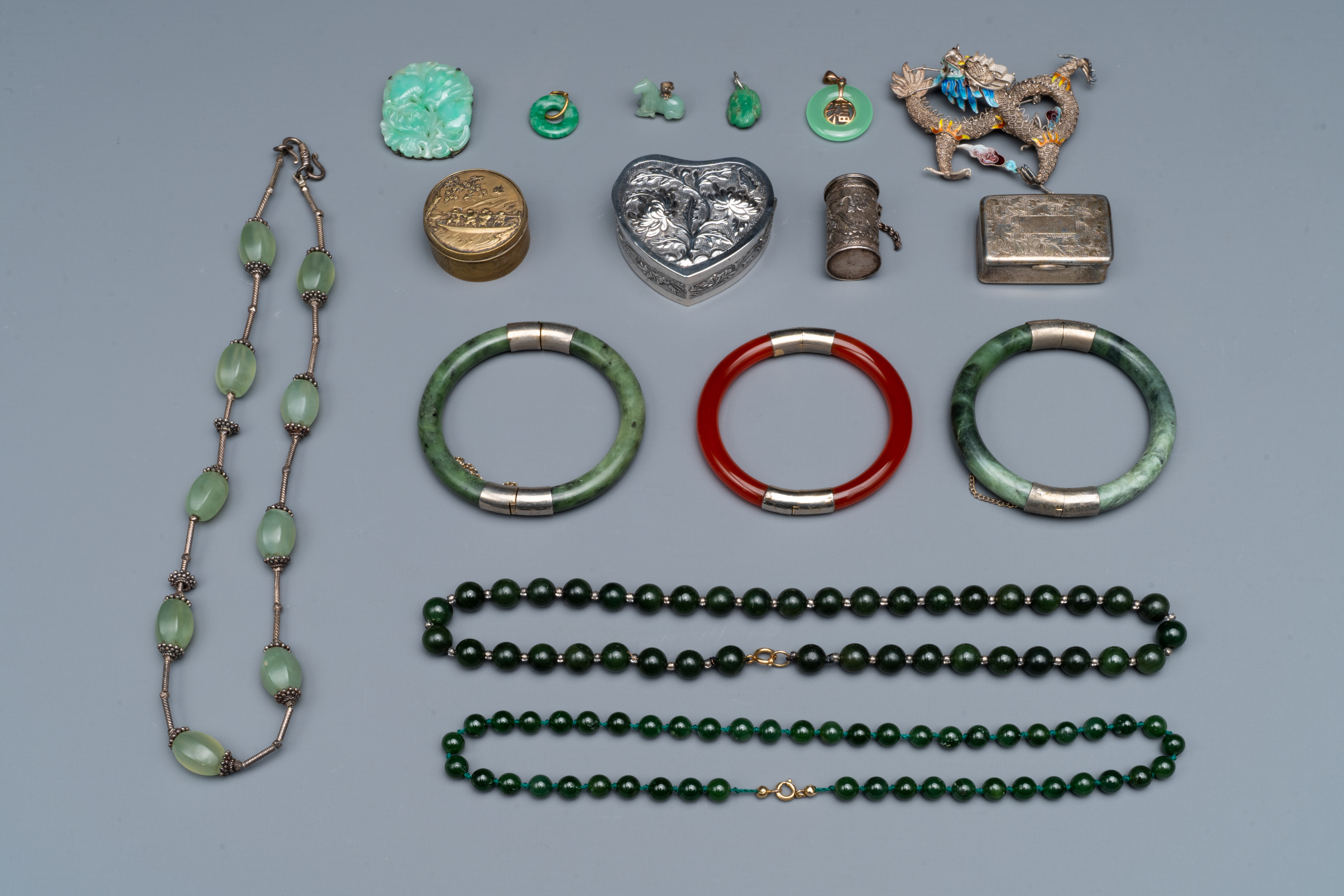 A varied collection of 16 pieces of Chinese jewelry and boxes, including jade, gold and silver, 20th