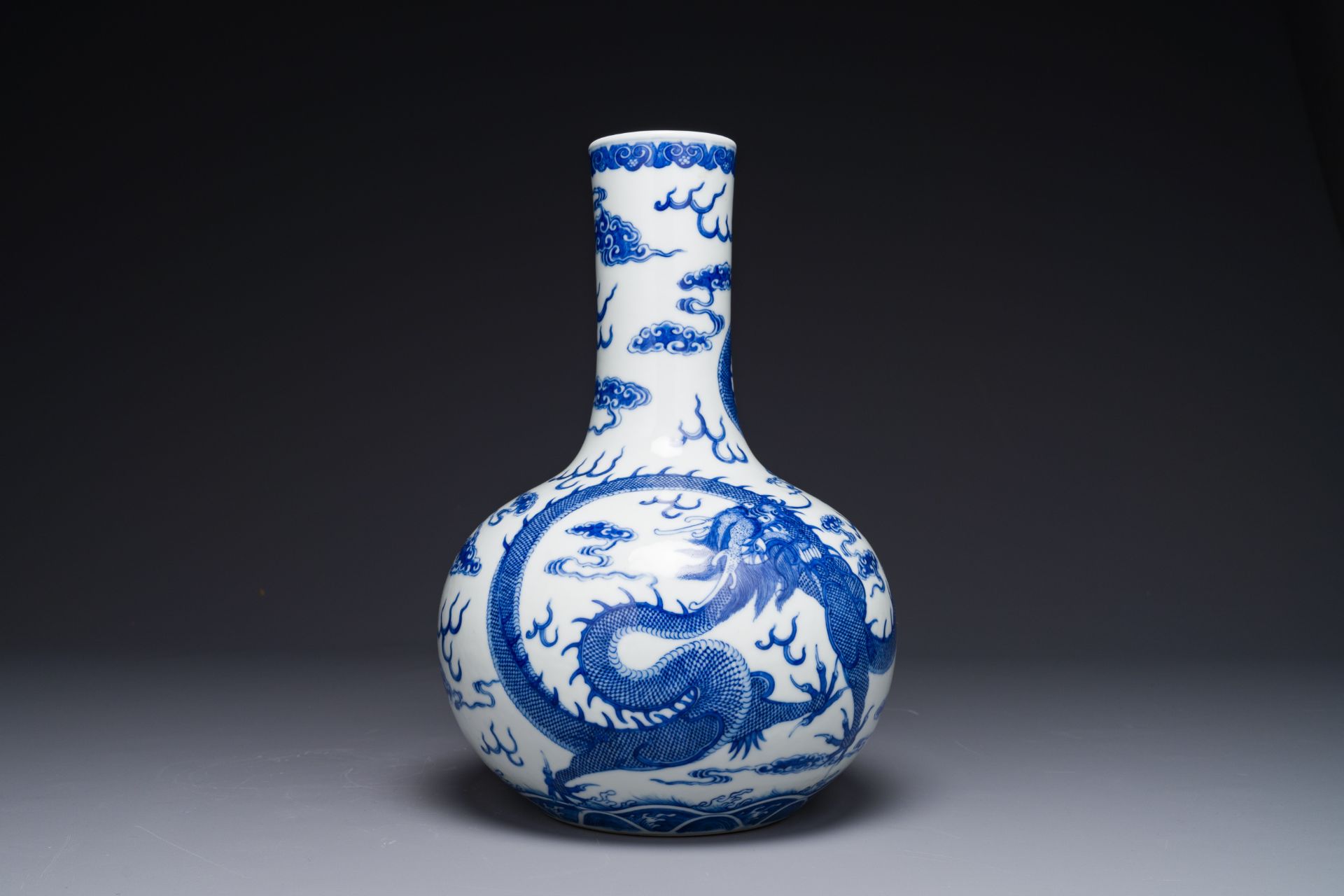 A Chinese blue and white 'dragon' bottle vase, Yongzheng mark, 19th C. - Image 3 of 6