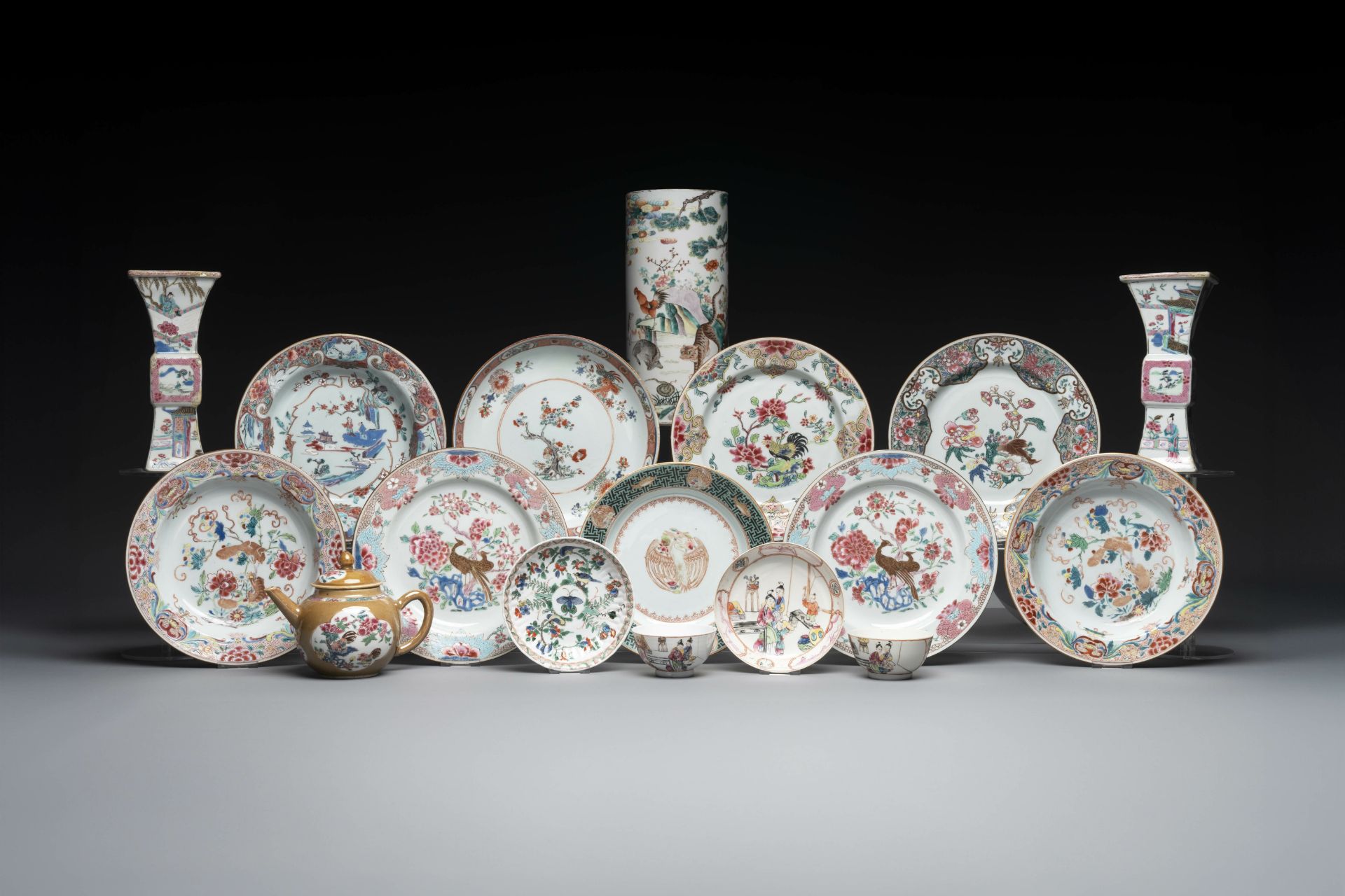 A varied collection of Chinese famille rose and verte porcelain, 18/19th C.