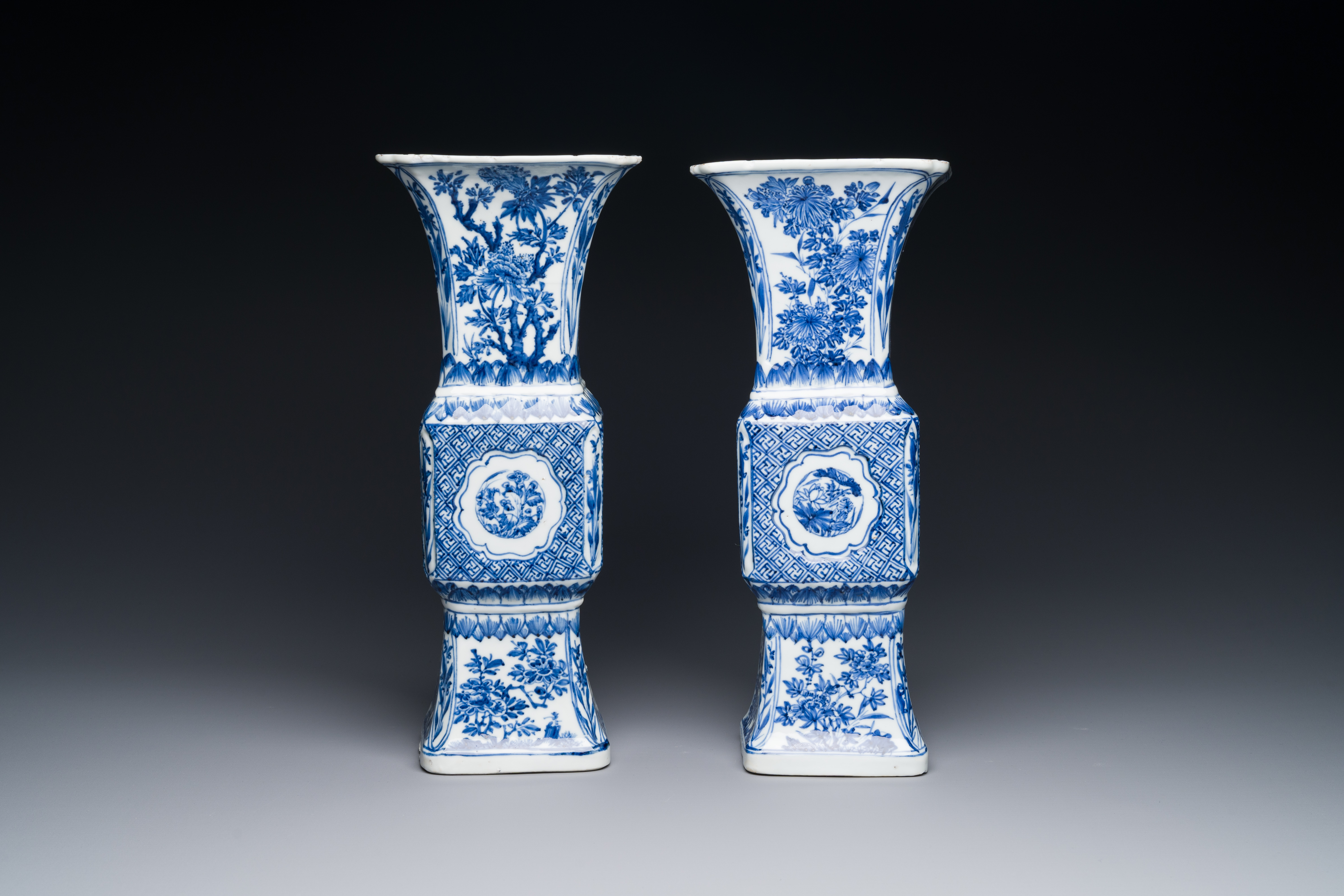 A pair of Chinese blue and white 'gu' vases with floral design, Kangxi - Image 3 of 5