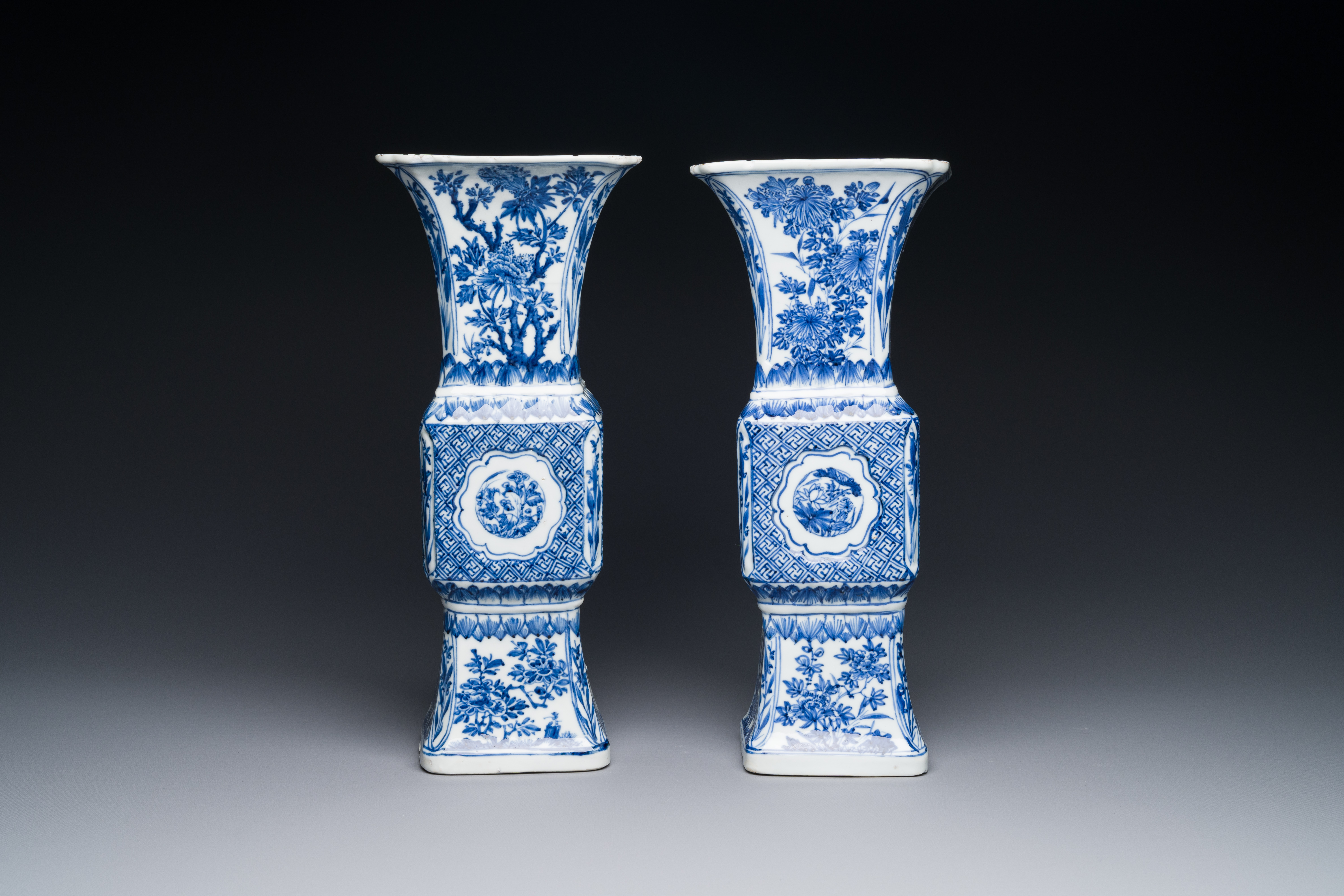 A pair of Chinese blue and white 'gu' vases with floral design, Kangxi - Image 2 of 5
