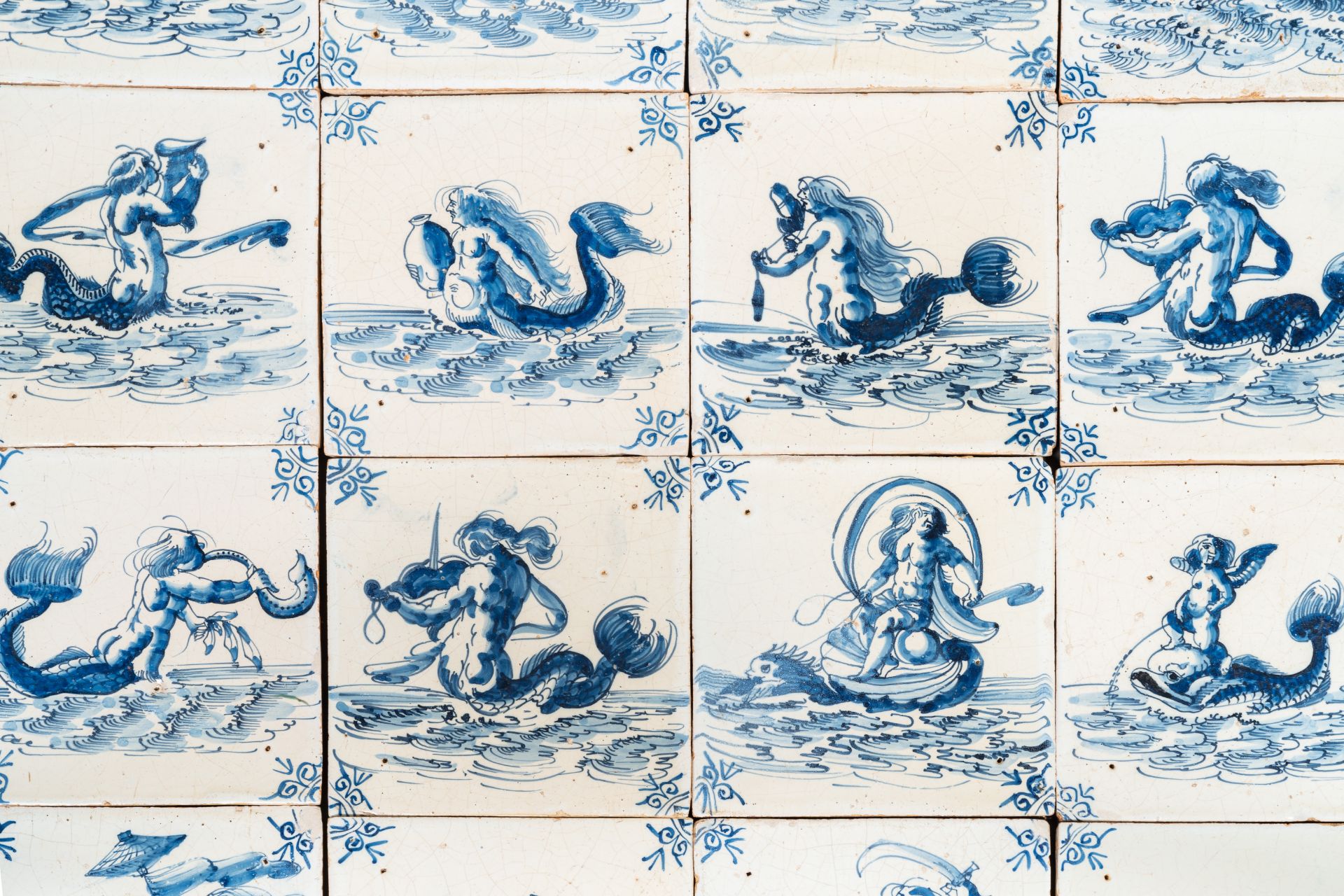 An exceptional set of 25 Dutch Delft blue and white tiles with fine sea monsters, Harlingen, Friesla - Bild 4 aus 4