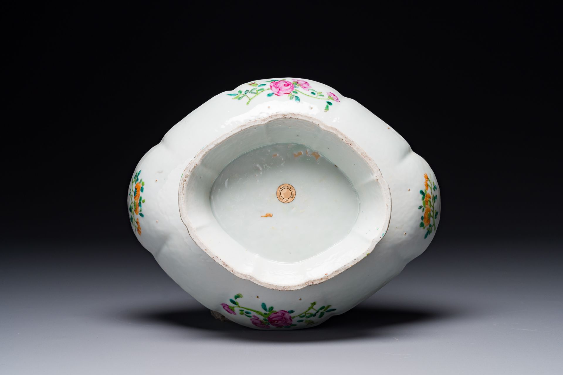 A Chinese Canton famille rose 'phoenix' tazza, 19th C. - Bild 4 aus 4