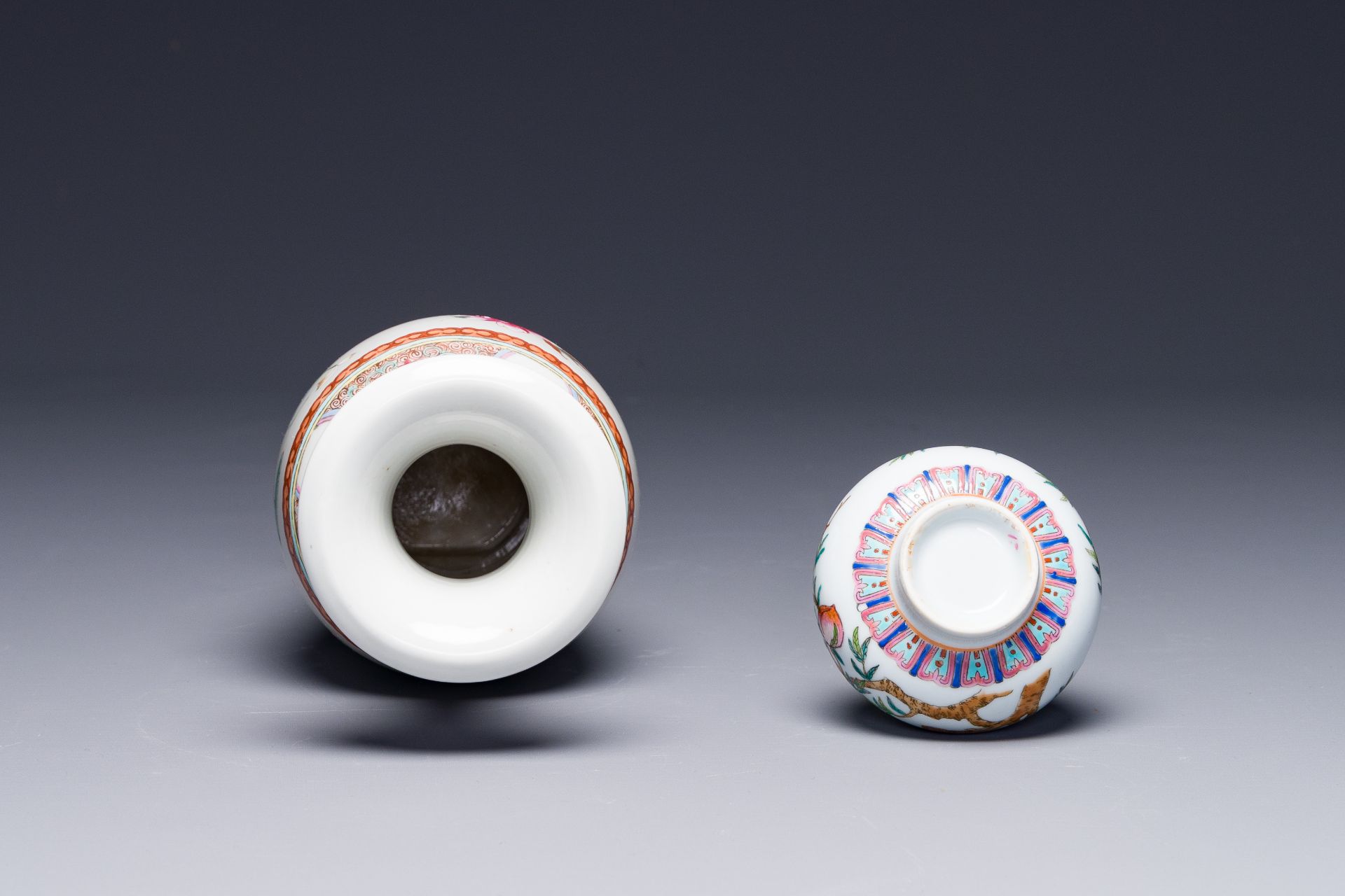 A small Chinese famille rose 'nine peaches' vase and an 'antiquities' vase, 19th C. - Image 3 of 3