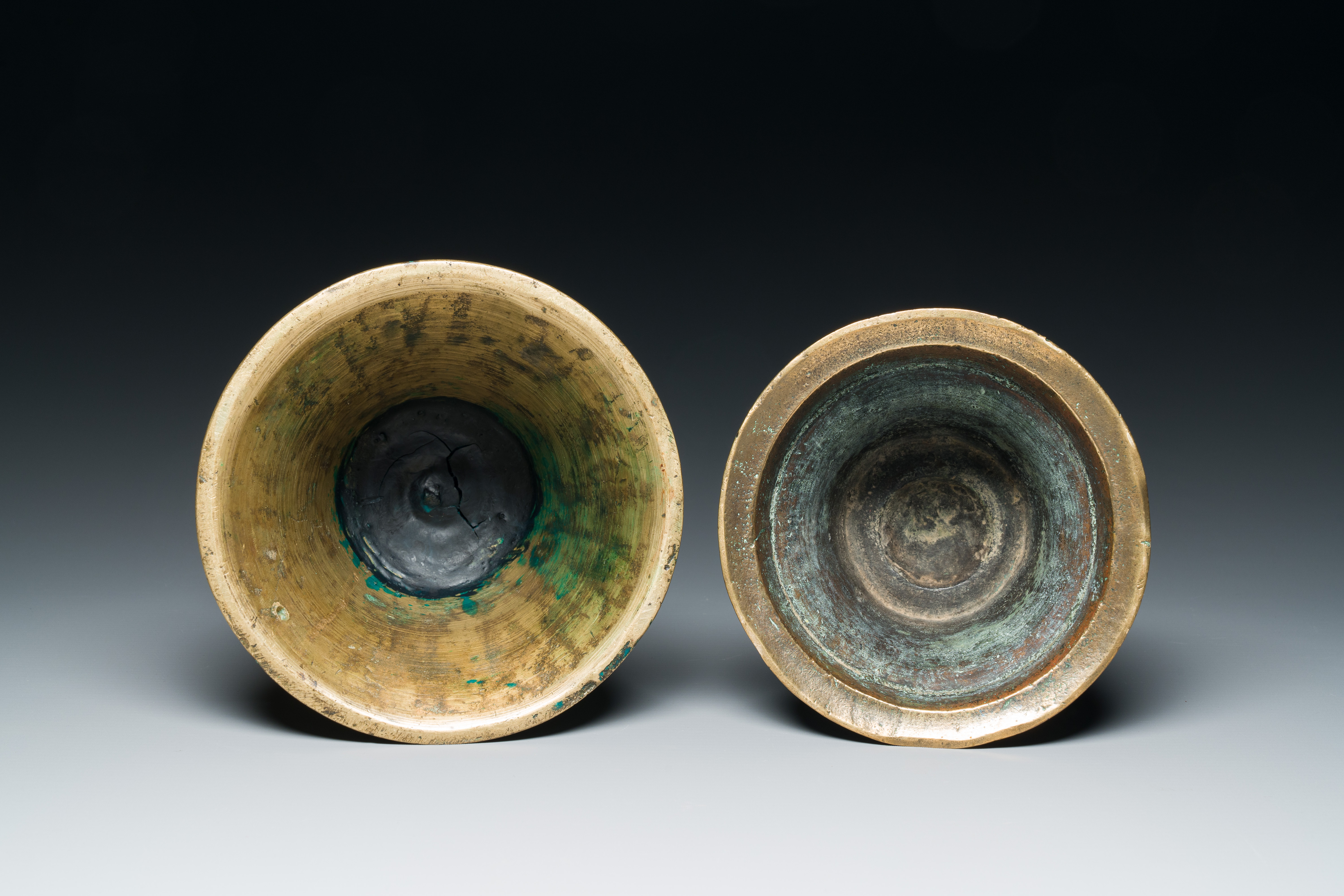 Two Ottoman bronze candlesticks, 17th C. - Image 6 of 7