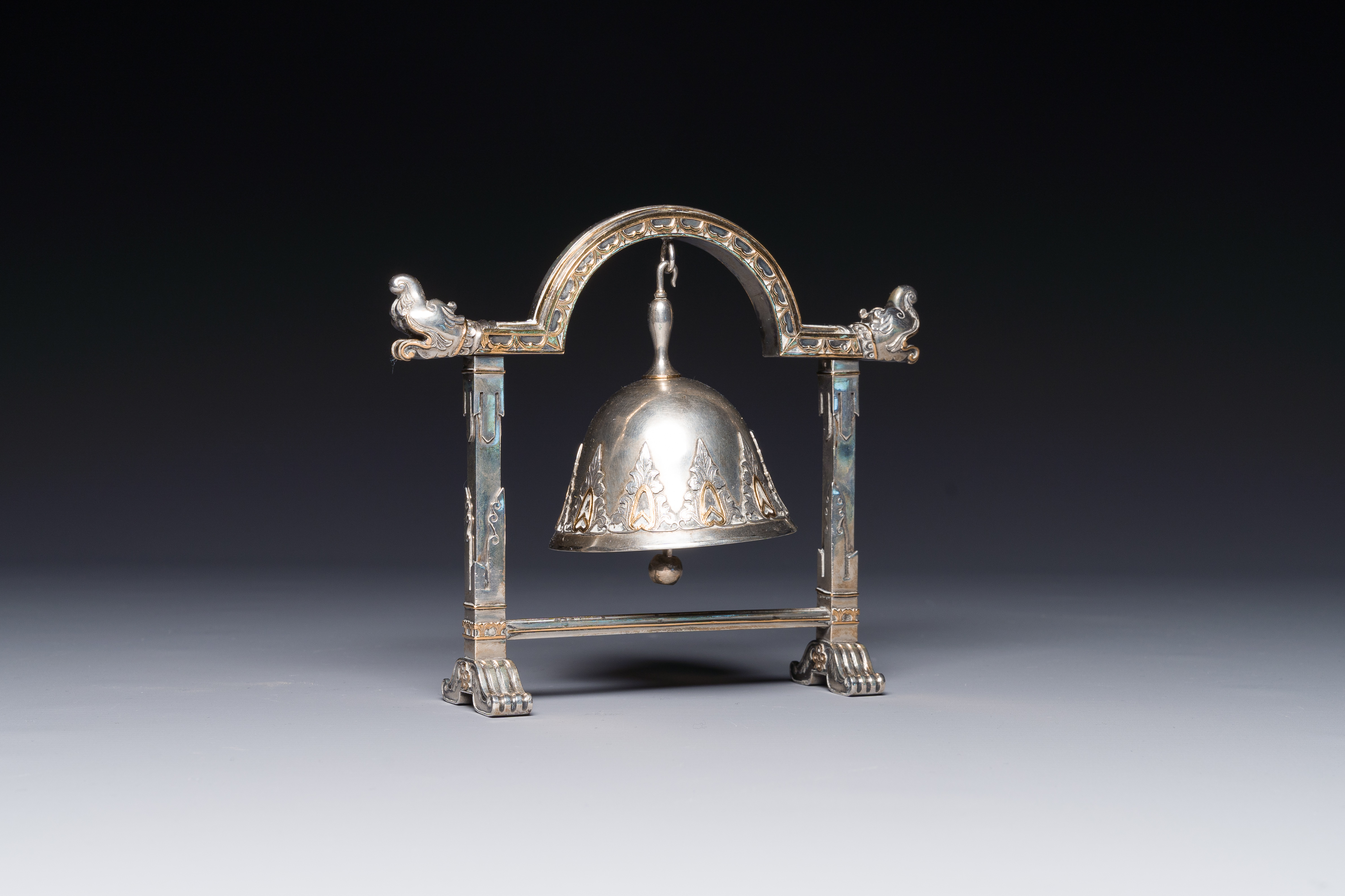 A fine parcel-gilt silver table bell or miniature gong, Southeast Asia, early 20th C. - Image 2 of 12