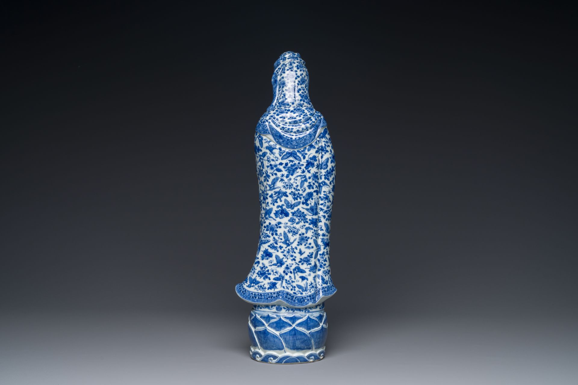 A fine Chinese blue and white Boddhisattva, Xue Chang Sen è–›é•·æ£® seal mark, Republic - Bild 2 aus 4