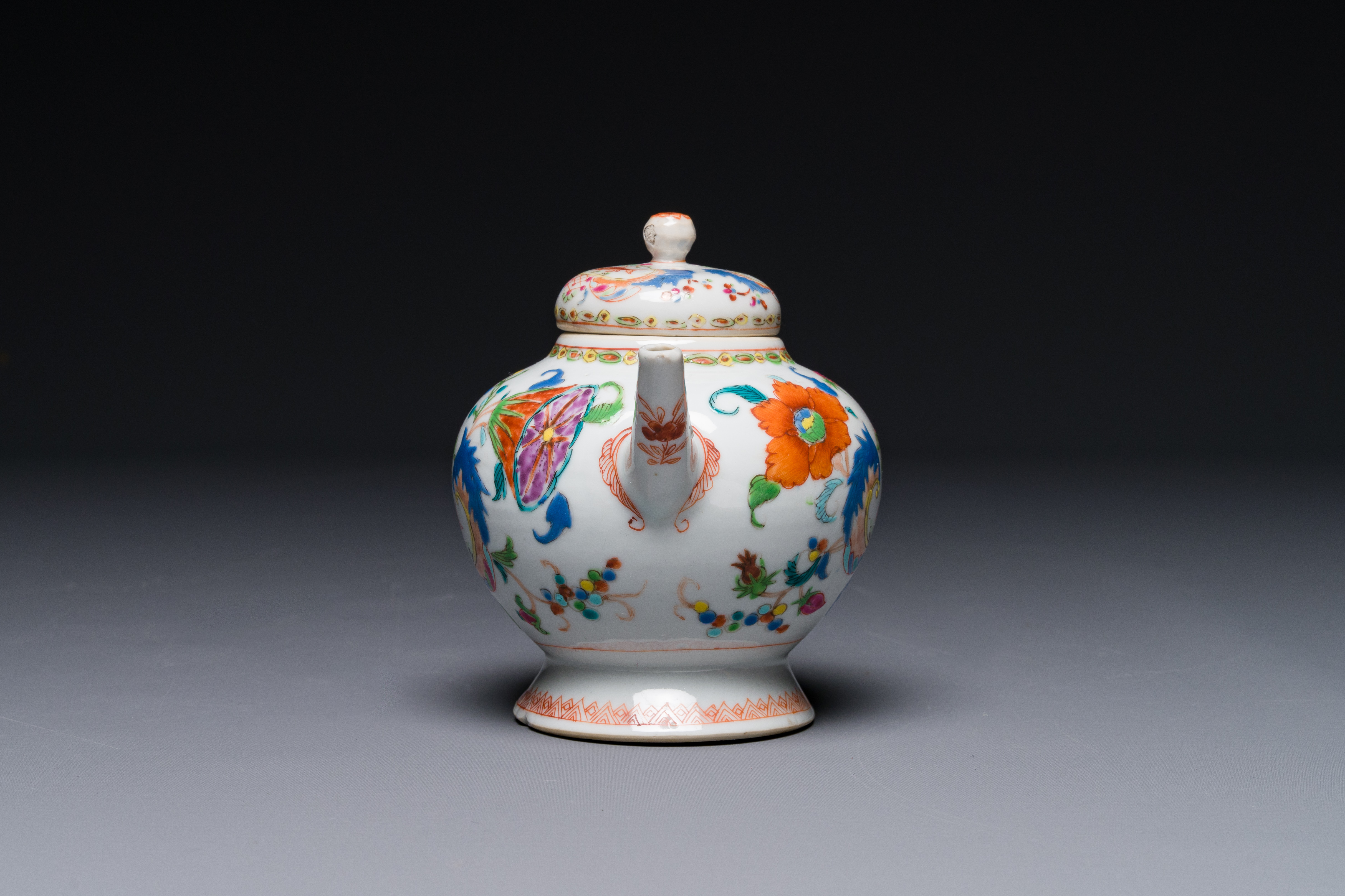 A Chinese famille rose 'Pompadour' teapot and cover, Qianlong - Image 2 of 6