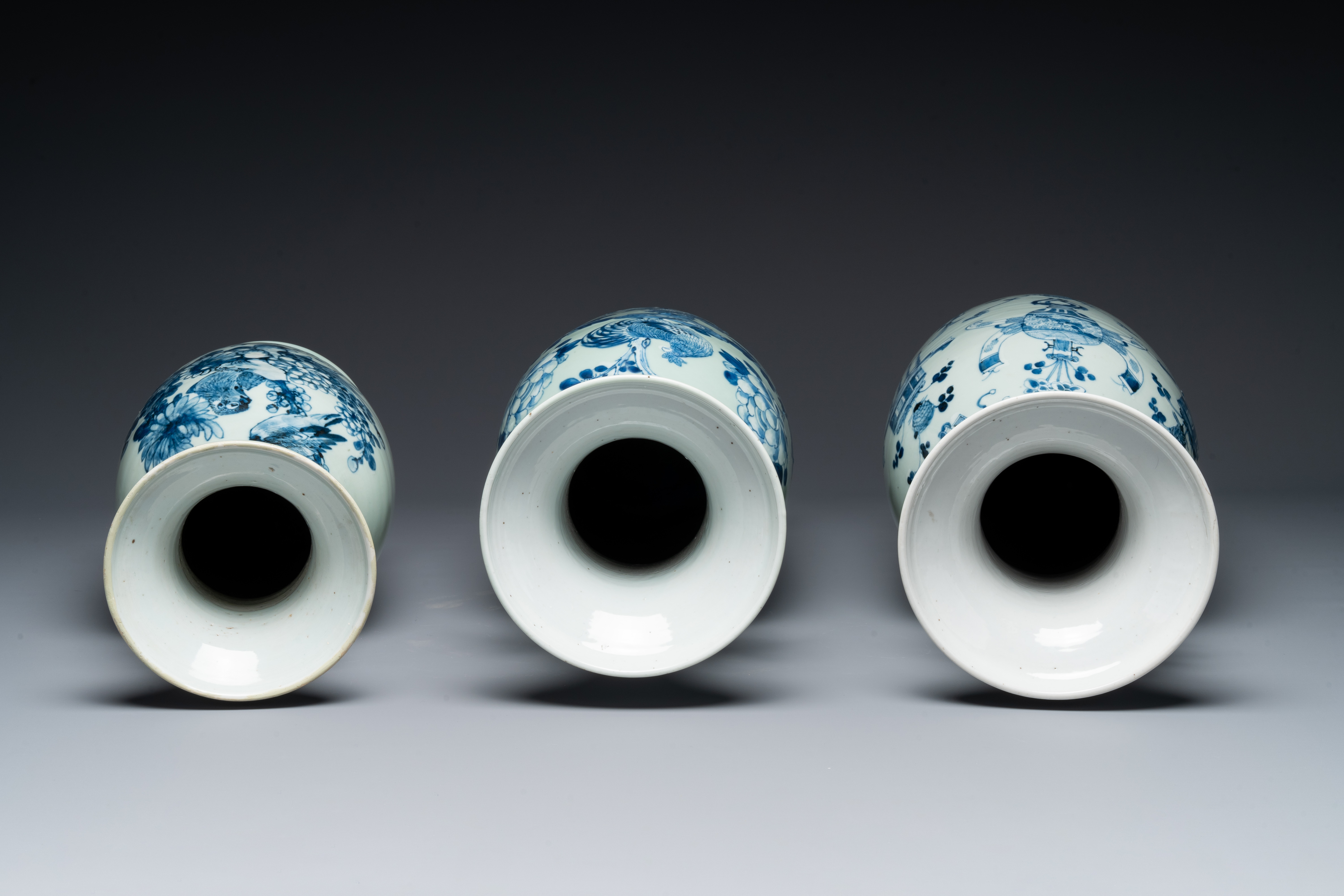 Three Chinese celadon-ground blue and white vases and two famille rose jars, 19/20th C. - Image 3 of 6