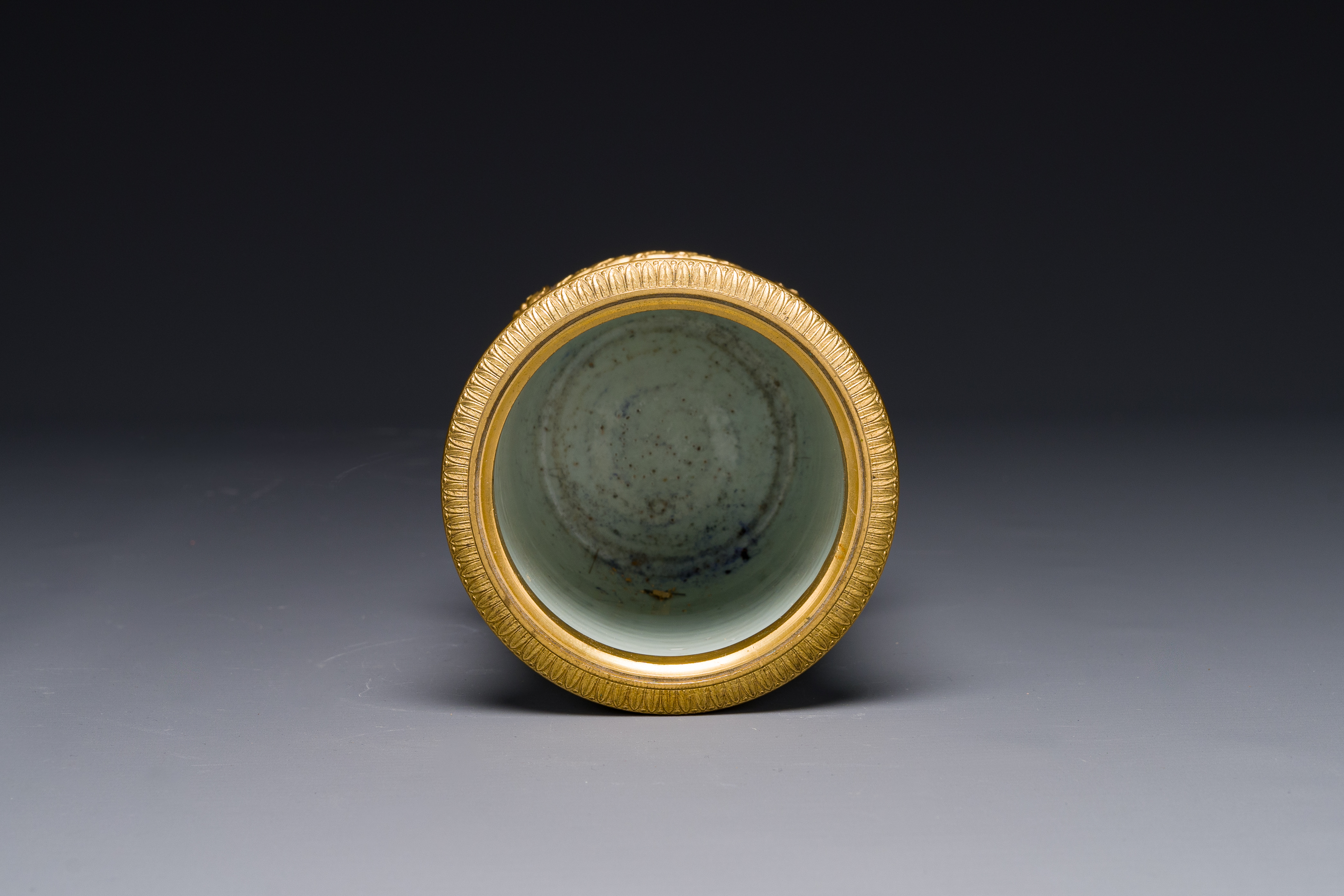 A Chinese famille rose 'Tao Yuanming é™¶æ·µæ˜Ž' brush pot with gilt bronze mounts, Yongzheng - Image 5 of 6