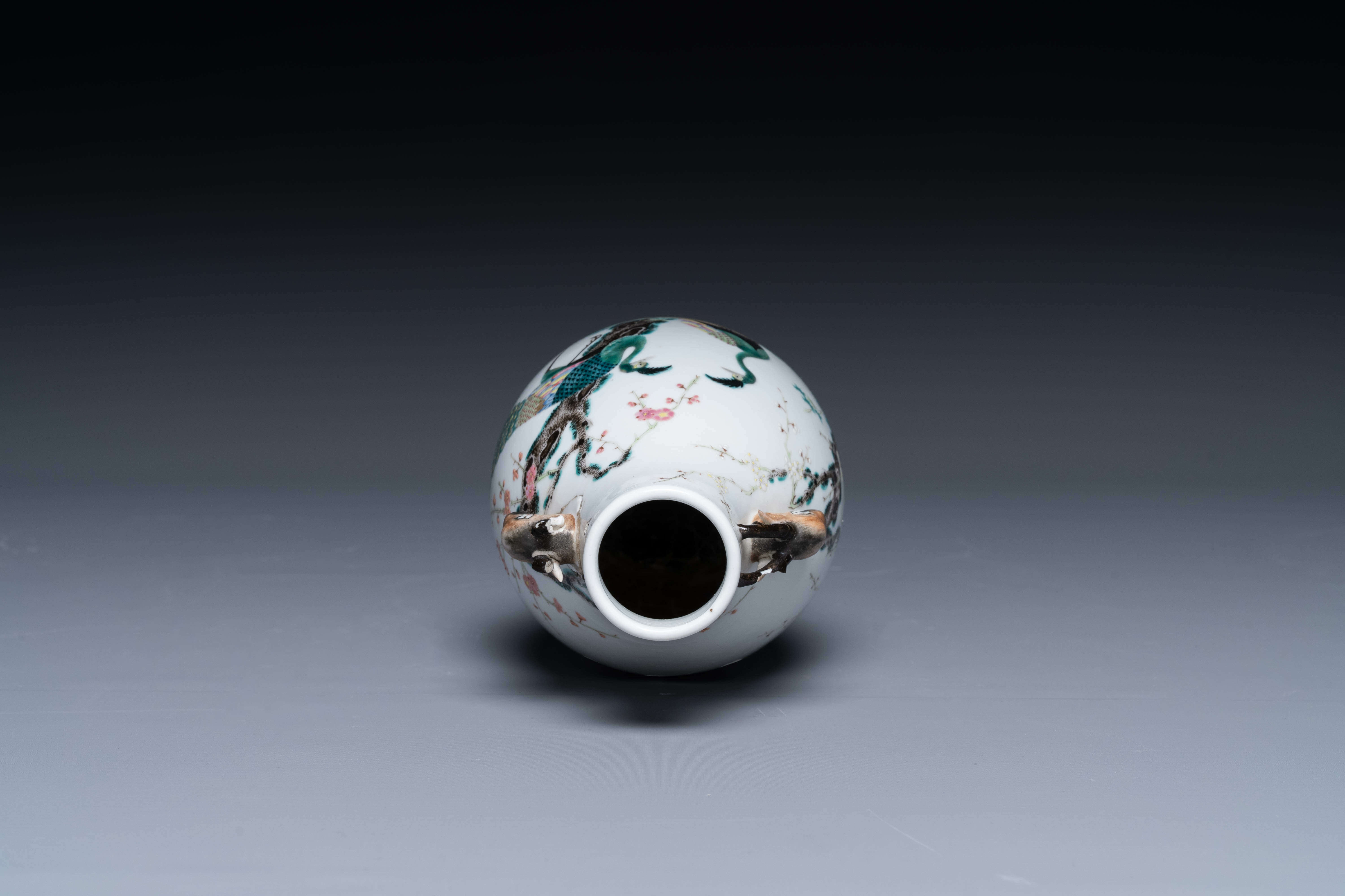 A Chinese famille rose 'hu' vase with peacocks, Yongzheng mark, 19th C. - Image 5 of 6