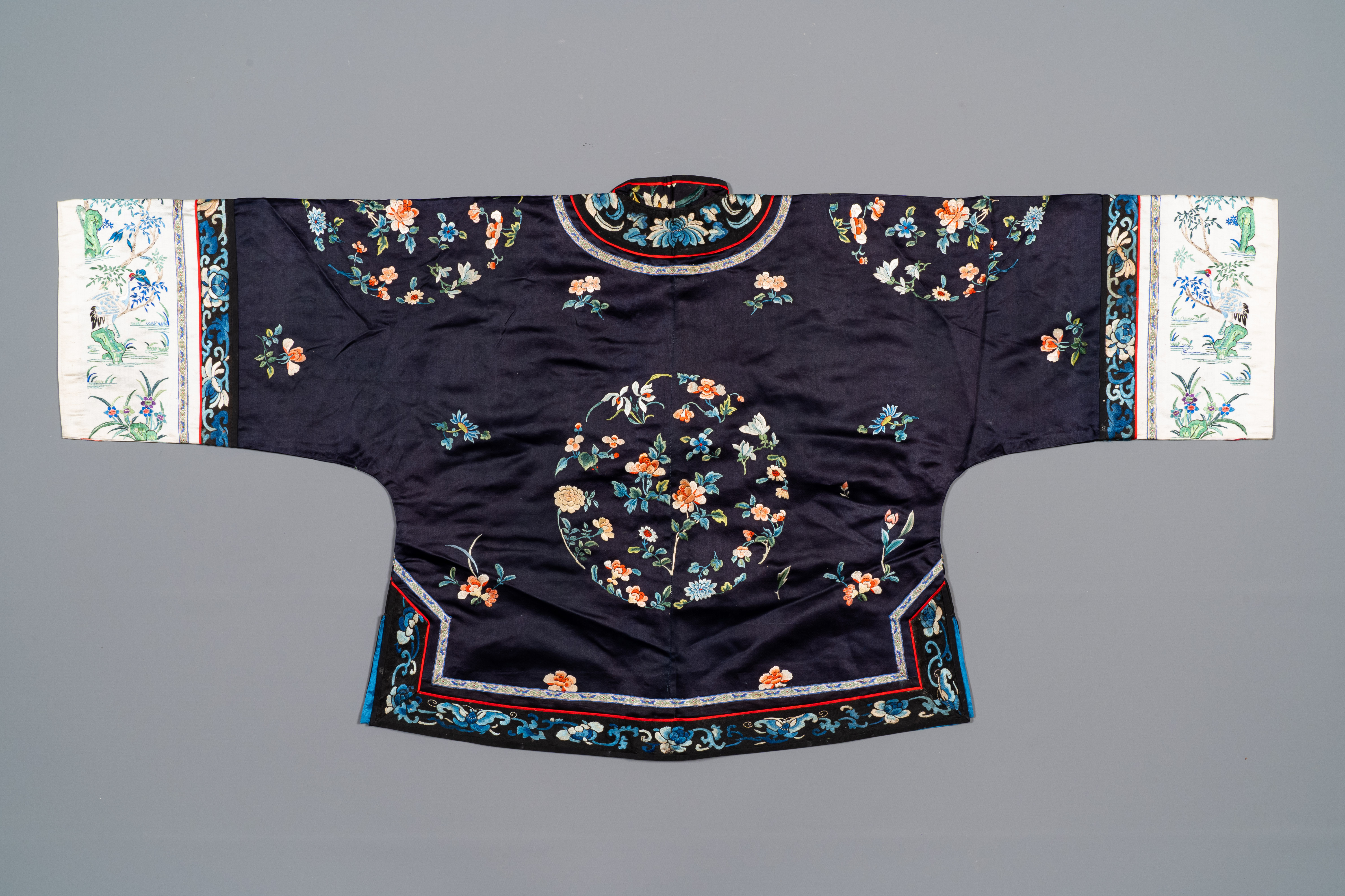 A group of eight pieces of Chinese embroidered silk, 19/20th C. - Image 5 of 8