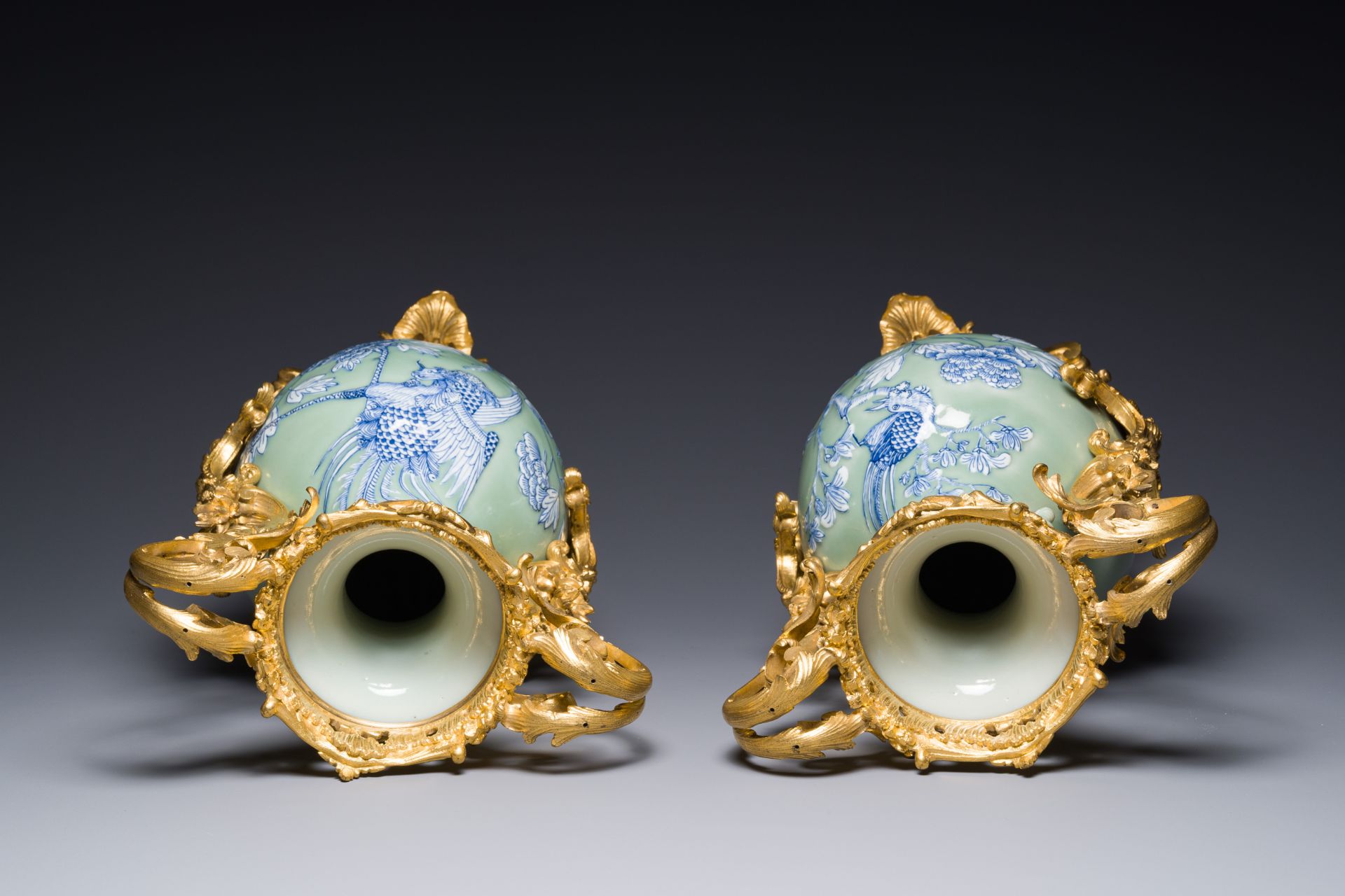 A pair of Chinese blue and white celadon vases with gilt bronze mounts, 19th C. - Image 5 of 6