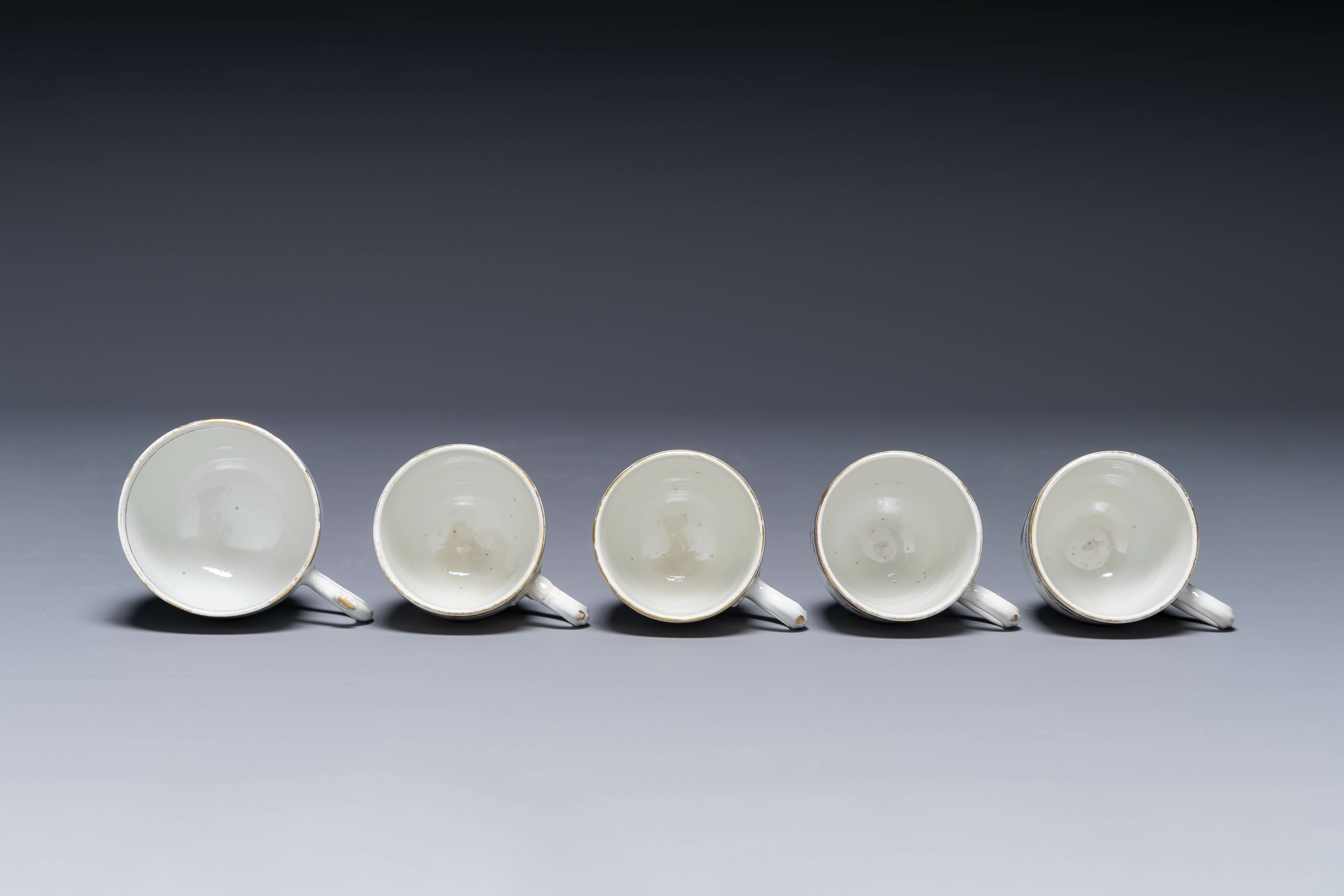 A varied collection of nine pieces Chinese export porcelain, Qianlong/Jiaqing - Image 4 of 12
