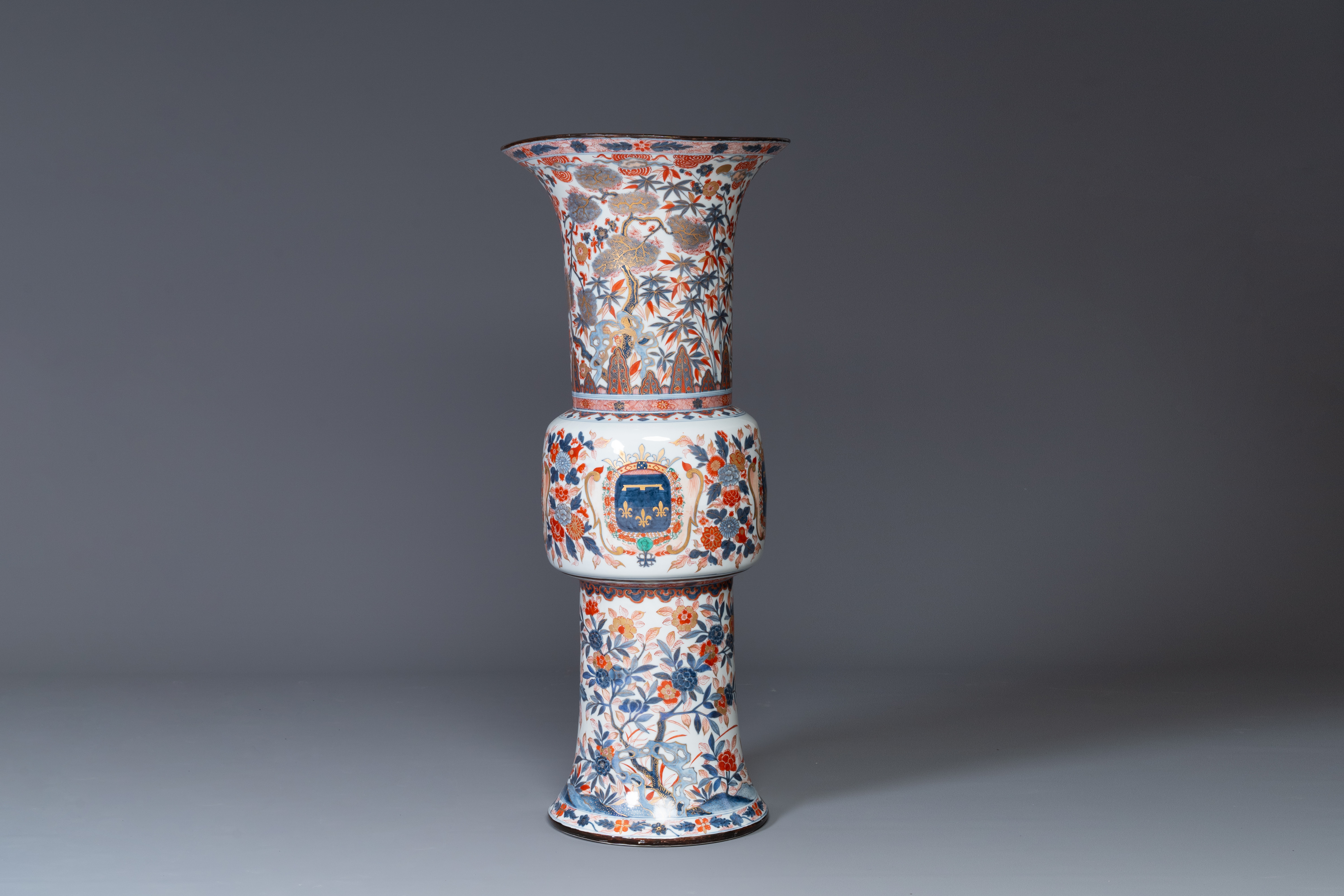 A monumental Imari-style 'gu' vase with the arms of the Duke of Orleans, Samson, France, 19th C. - Image 4 of 6