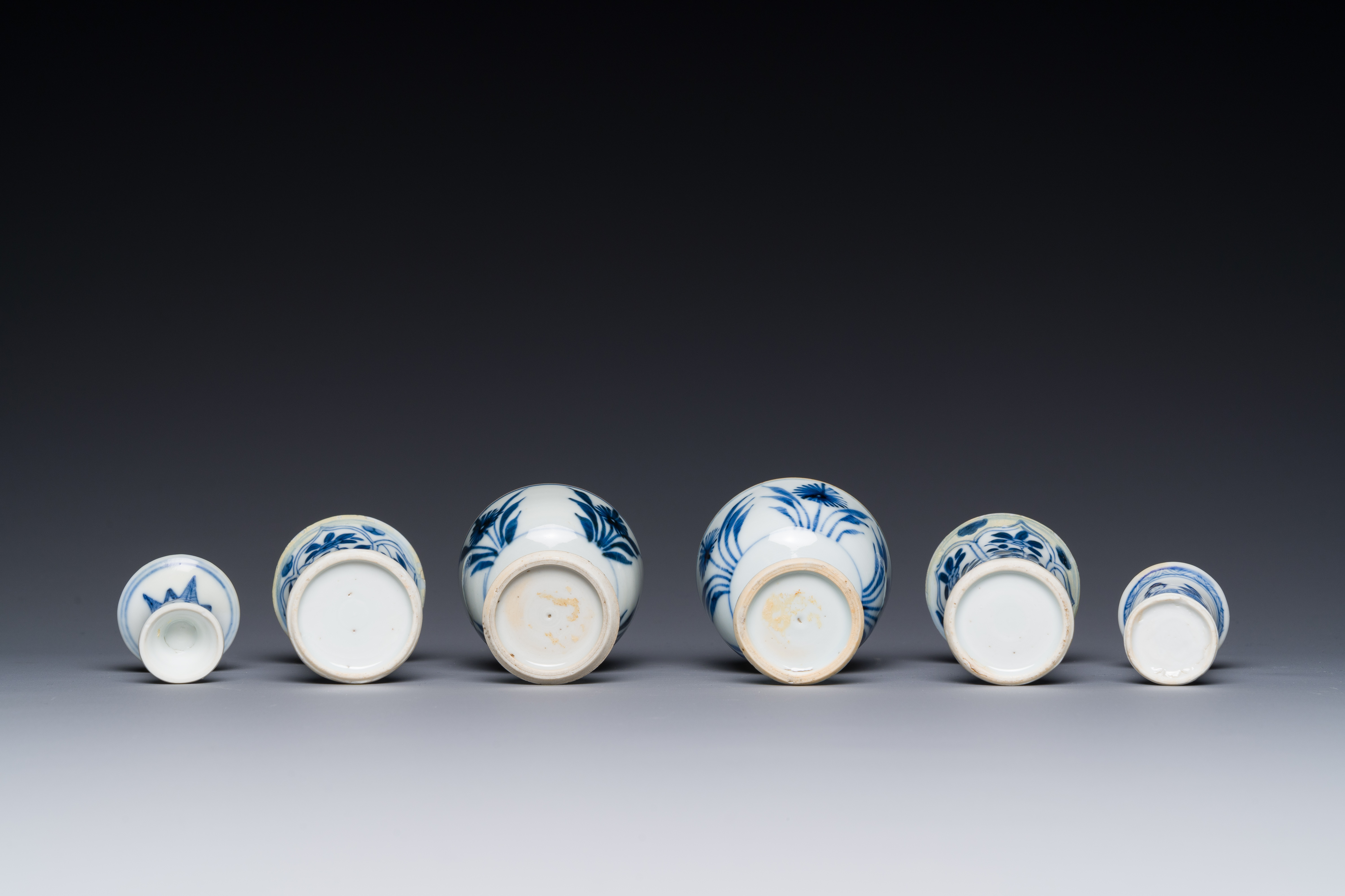 Two Chinese blue and white stem cups and four miniature 'gu' vases, Kangxi - Image 6 of 6