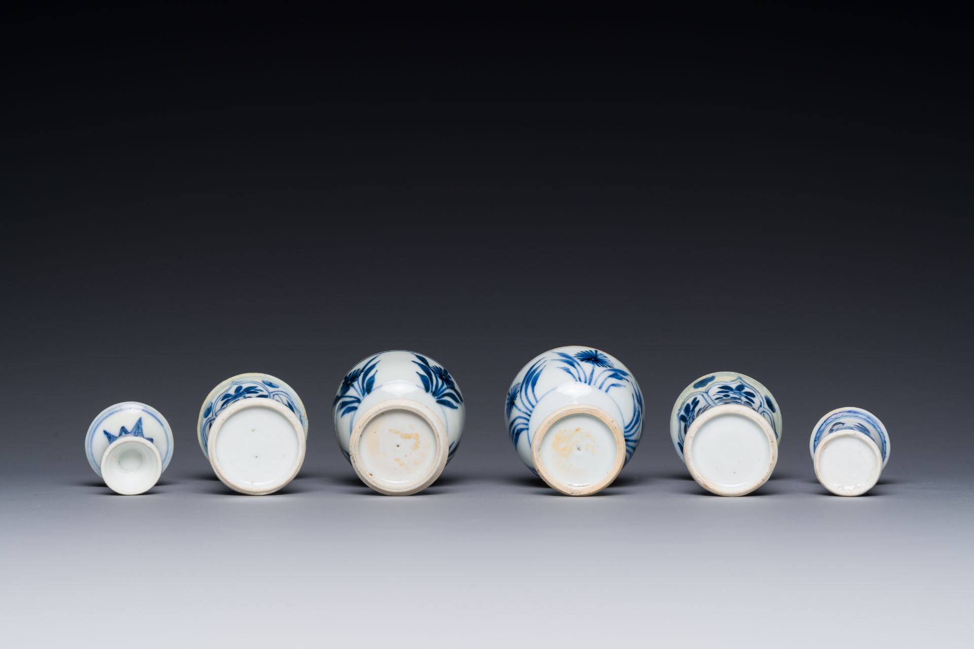 Two Chinese blue and white stem cups and four miniature 'gu' vases, Kangxi - Image 6 of 6