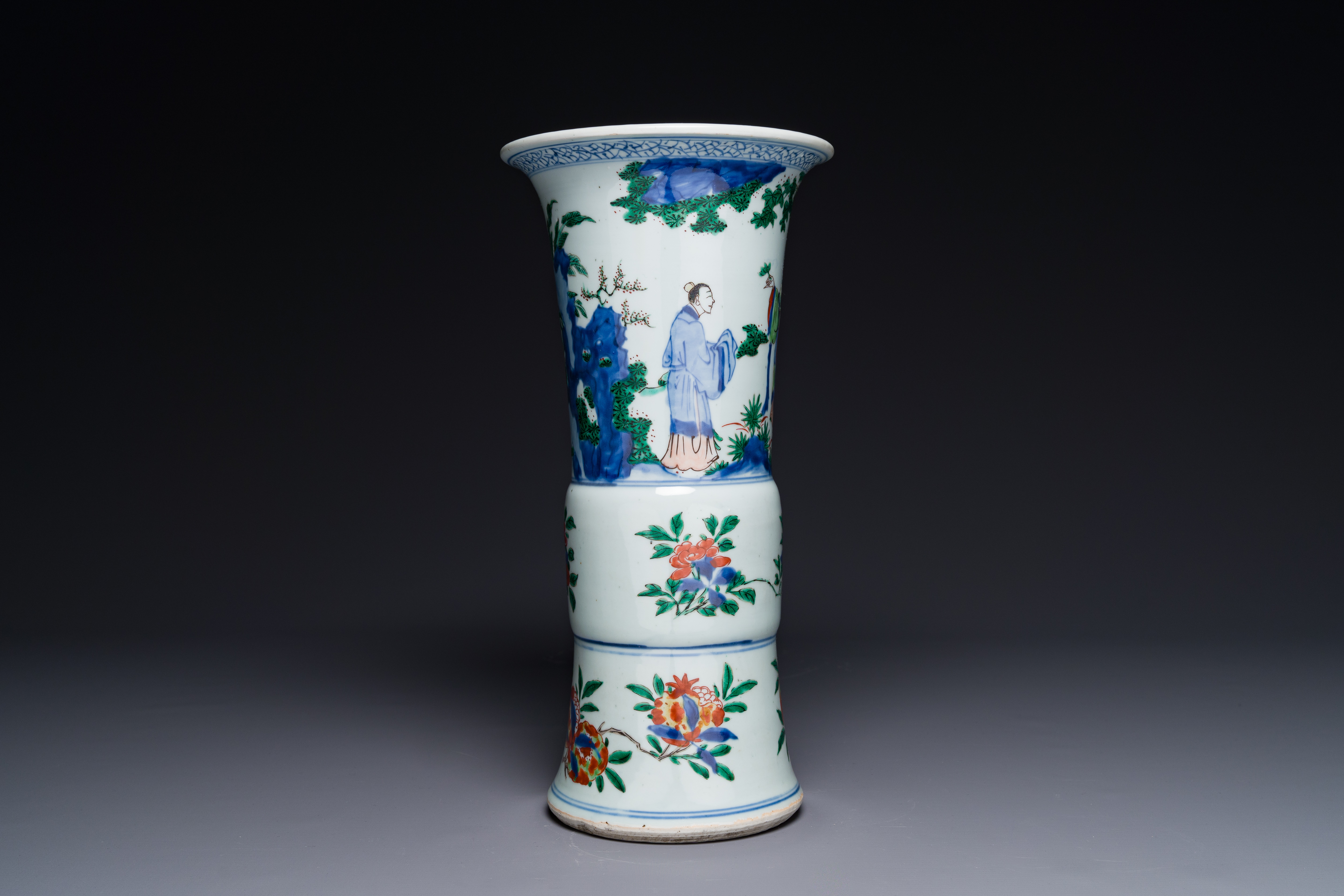 A Chinese wucai 'gu' vase with figurative design, Transition period - Image 5 of 7