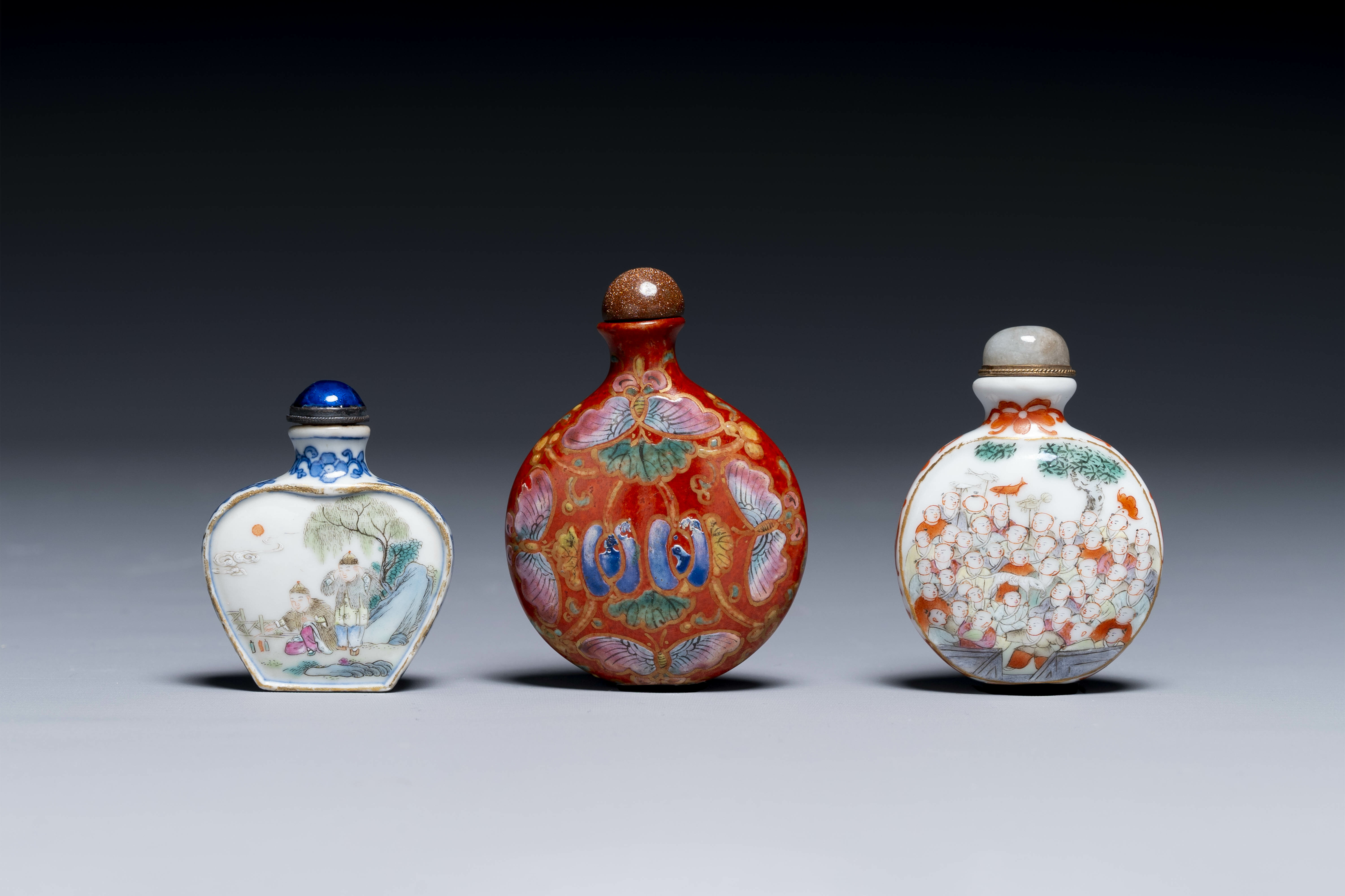 Three Chinese famille rose snuff bottles, Qianlong mark, 19th C. - Image 3 of 6