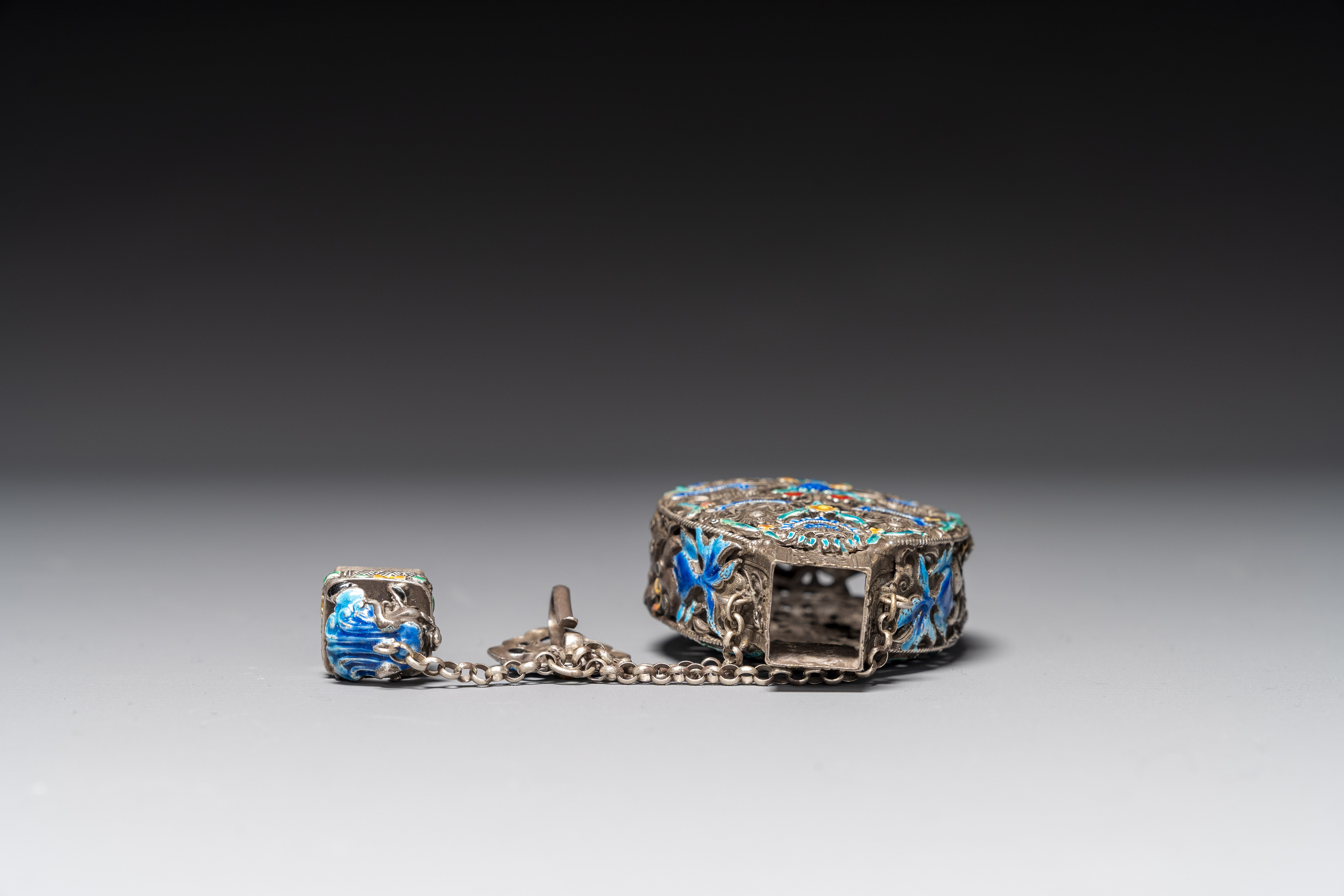 A Chinese openworked and partly enamelled silver bottle, 19th C. - Image 6 of 7