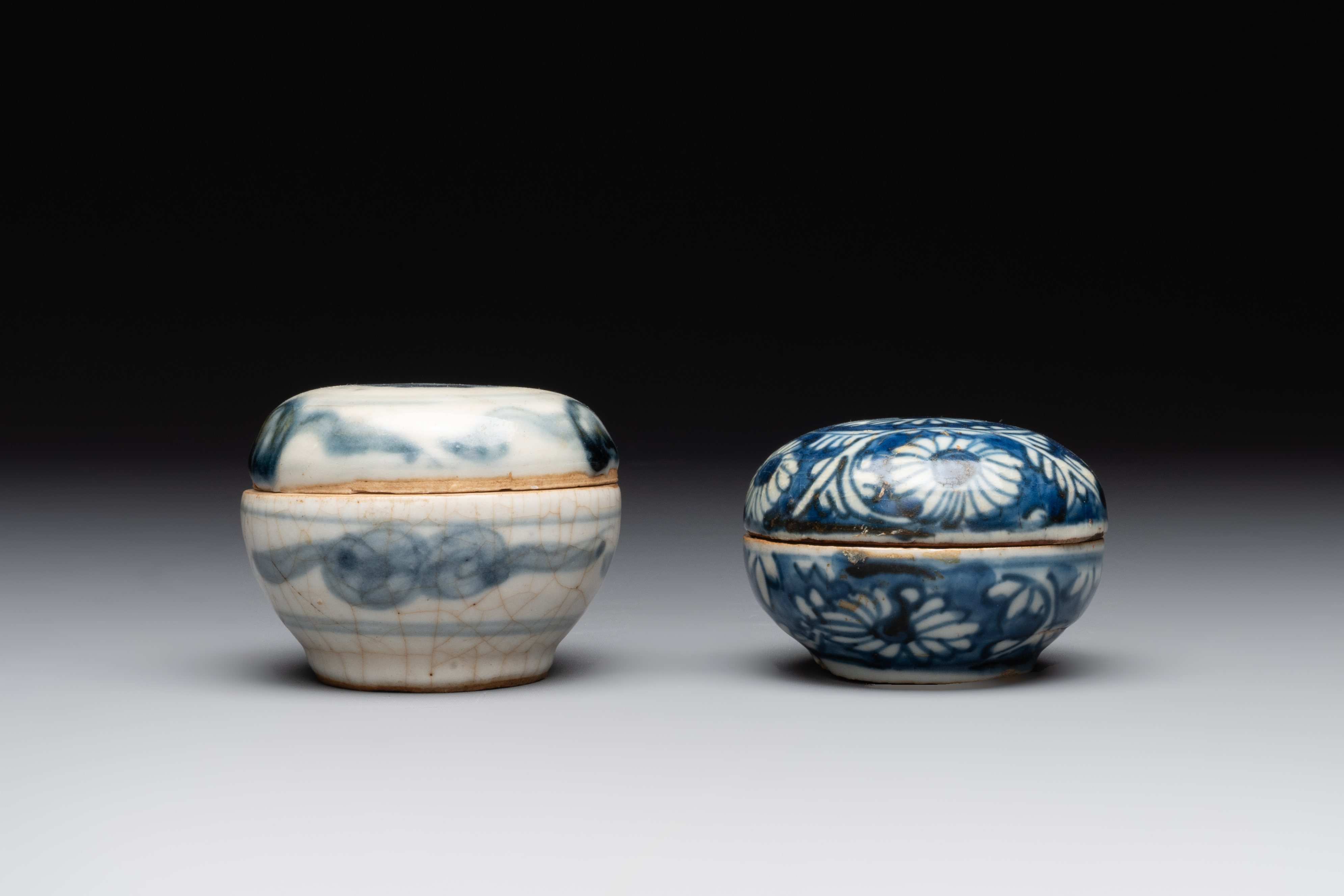 A varied collection of Chinese and Vietnamese blue and white wares, 14th C. and later - Image 3 of 12