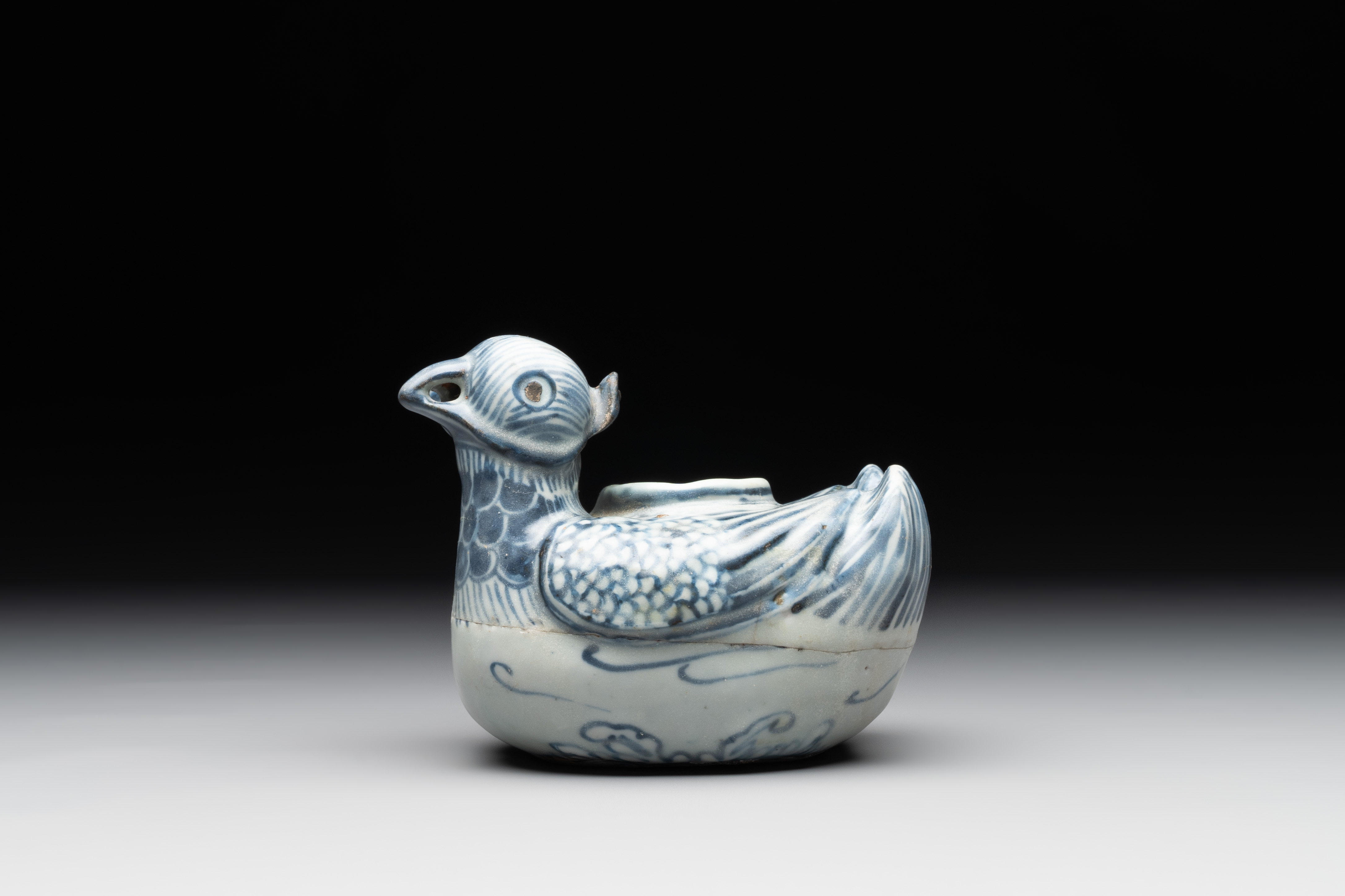 A Chinese blue and white 'double mandarin duck' ewer or water dropper on wooden stand, Ming, ca. 150 - Image 4 of 7