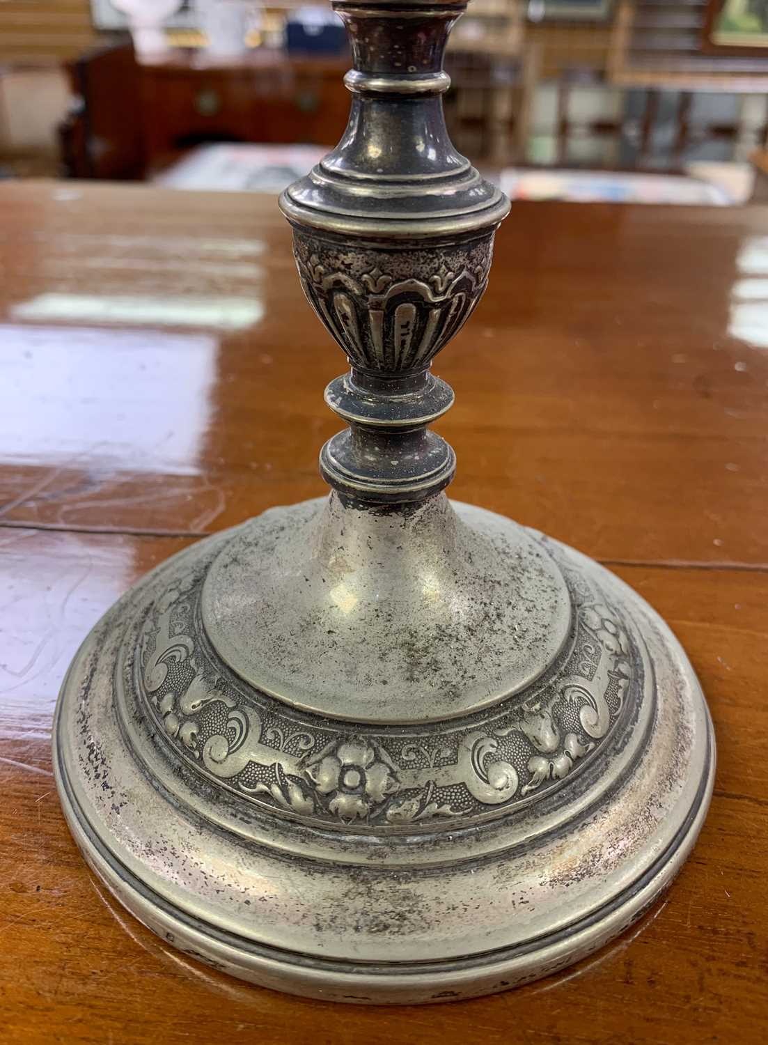 PAIR VICTORIAN HIGHLAND COW HORN CUPS/VASES, mounted in engraved electroplated rims and and pedestal - Image 9 of 9