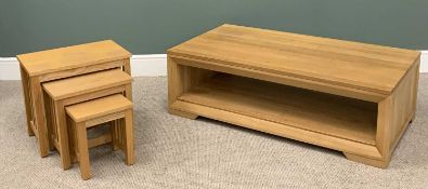 MODERN SOLID OAK TWO TIER COFFEE TABLE AND A NEST OF THREE OAK EFFECT OCCASIONAL TABLES, 41 (H) x