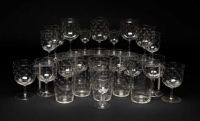 PART SUITE EDWARDIAN STAR-ENGRAVED DRINKING GLASSES, comprising 6x beakers (1 possibly matched),