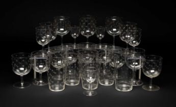 PART SUITE EDWARDIAN STAR-ENGRAVED DRINKING GLASSES, comprising 6x beakers (1 possibly matched),