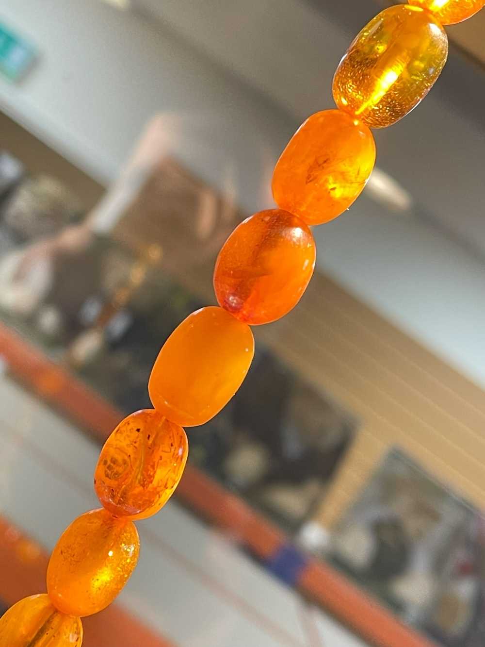 SINGLE STRAND AMBER BEAD NECKLACE, beads 13mm to 20mm, approx gross wt. 55gms - Image 11 of 13