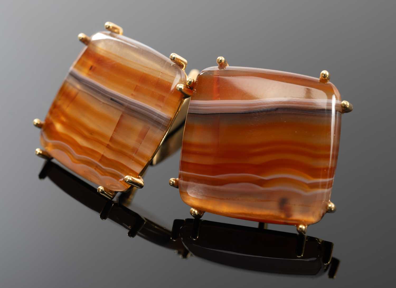 PAIR OF 18K GOLD SQUARE CUFFLINKS, set with banded agate, 22.0gms gross, in Mann jewellers box
