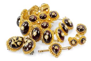 ANTIQUE GARNET, PASTE & GOLD DEMI-PARURE, comprising a bracelet with ten graduated cabochon