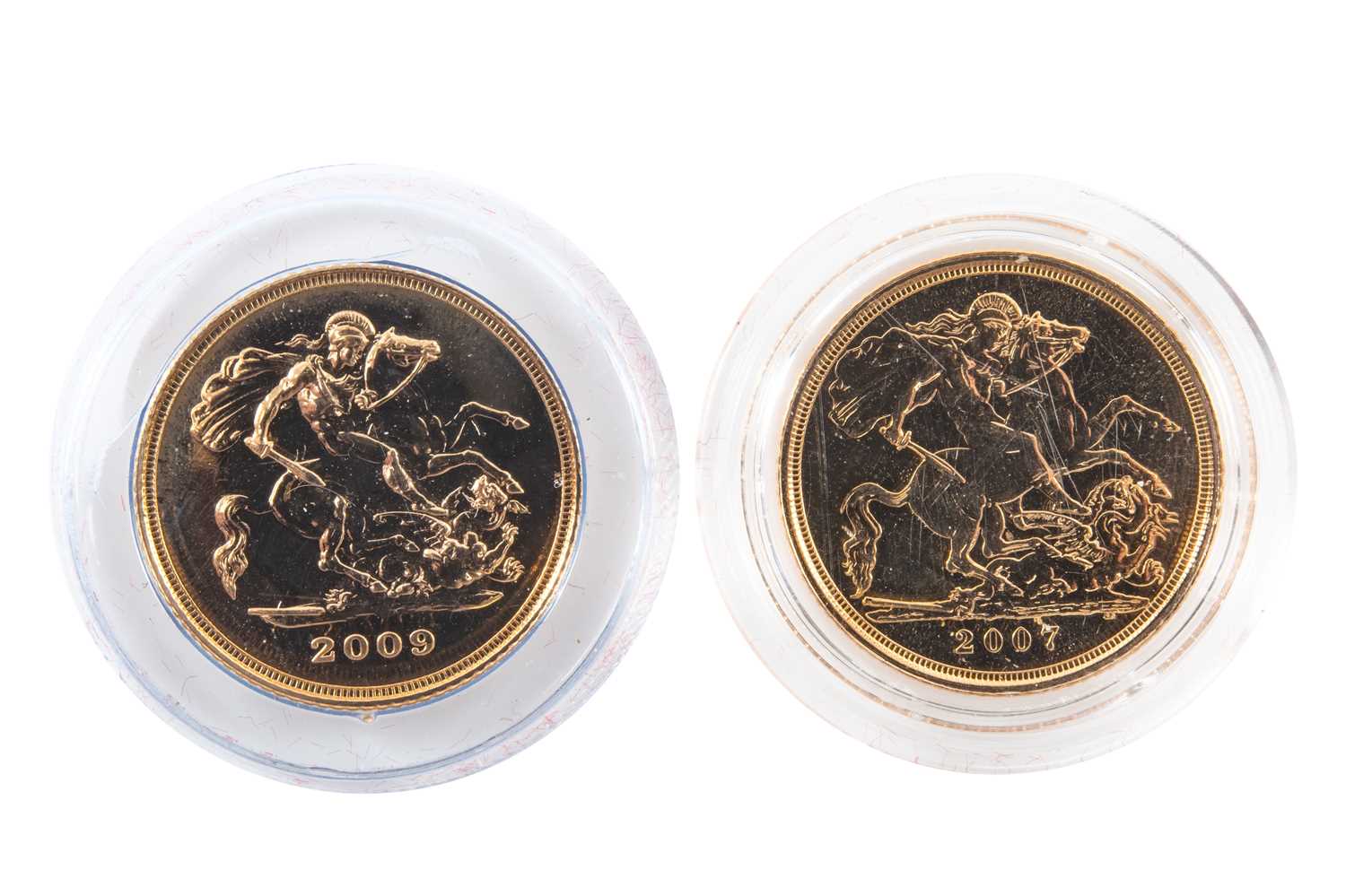 TWO ELIZABETH II GOLD HALF SOVEREIGNS, 2007 and 2009, uncirculated, capsules, each 3.9g (2)