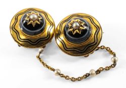 PAIR OF ETRUSCAN REVIVAL YELLOW METAL, AGATE & SEED PEARL BROOCHES, connected by fine chain,