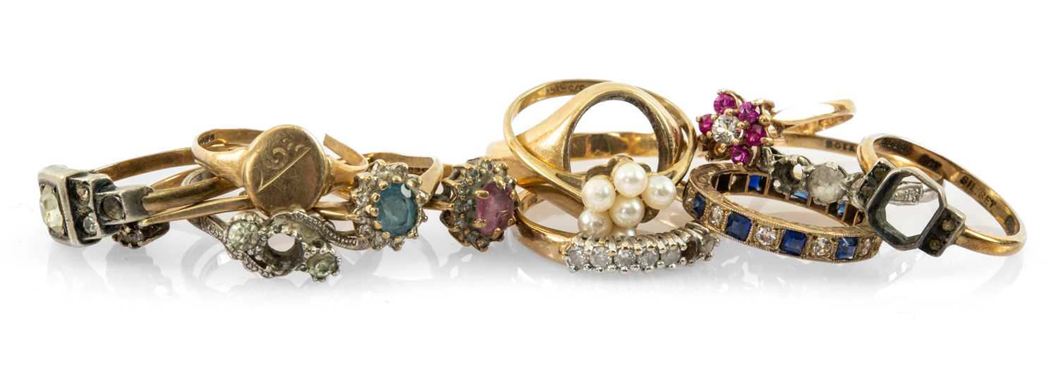 ASSORTED GOLD RINGS comprising thirteen 9ct gold rings set with various gem stone (many missing),