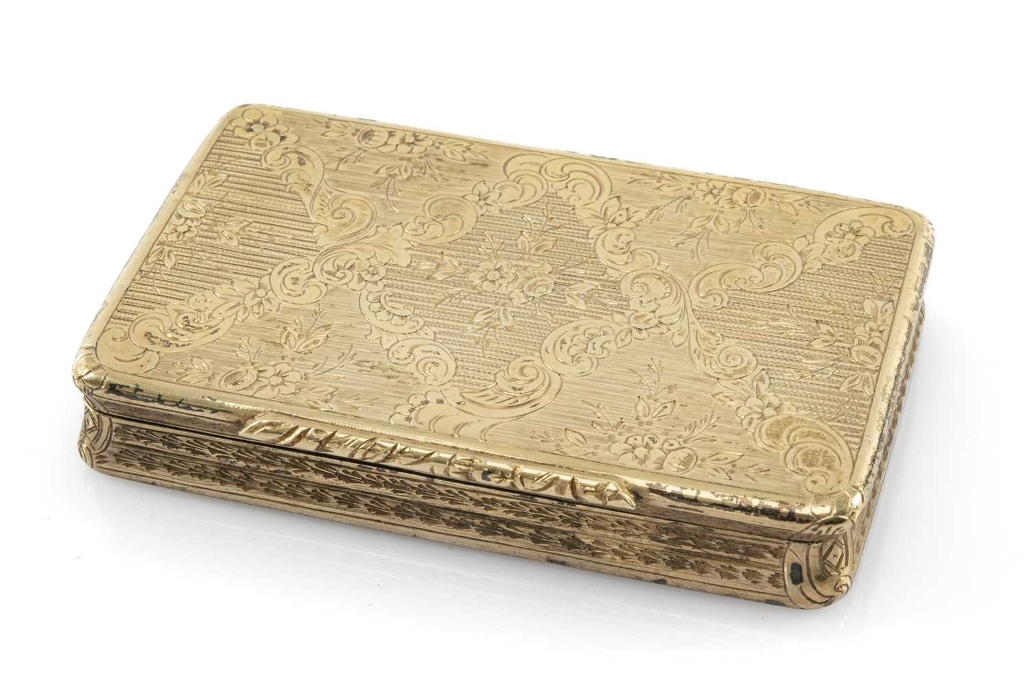 FINE 18TH/19TH C. SPANISH SILVER GILT SNUFF BOX, engraved with flowers within rococo panels to the