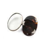 GEORGE III TORTOISESHELL TRAVELLING POCKET LENS, c. 1780-1800, oval with unmarked white metal reeded