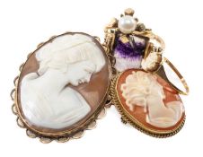 9CT GOLD JEWELLERY comprising blue john ring, two cameo brooches, cameo ring, pearl ring, 25.6gms