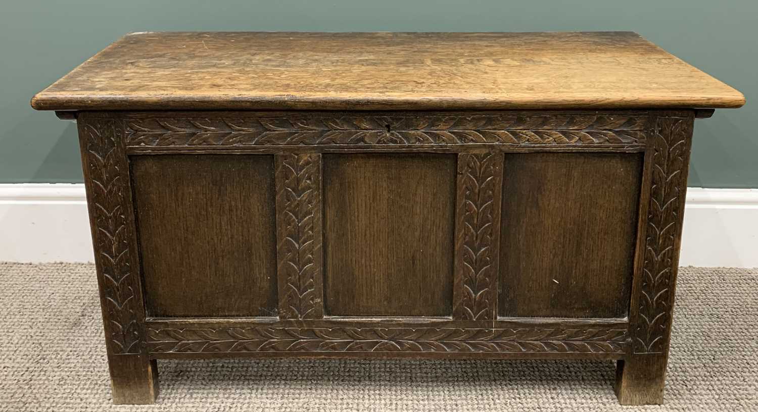 TWO ITEMS REPRODUCTION OAK FURNITURE, comprising lidded blanket chest, carved detail, three panel - Image 2 of 7