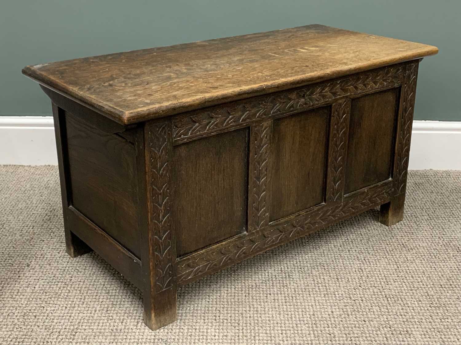 TWO ITEMS REPRODUCTION OAK FURNITURE, comprising lidded blanket chest, carved detail, three panel - Image 4 of 7