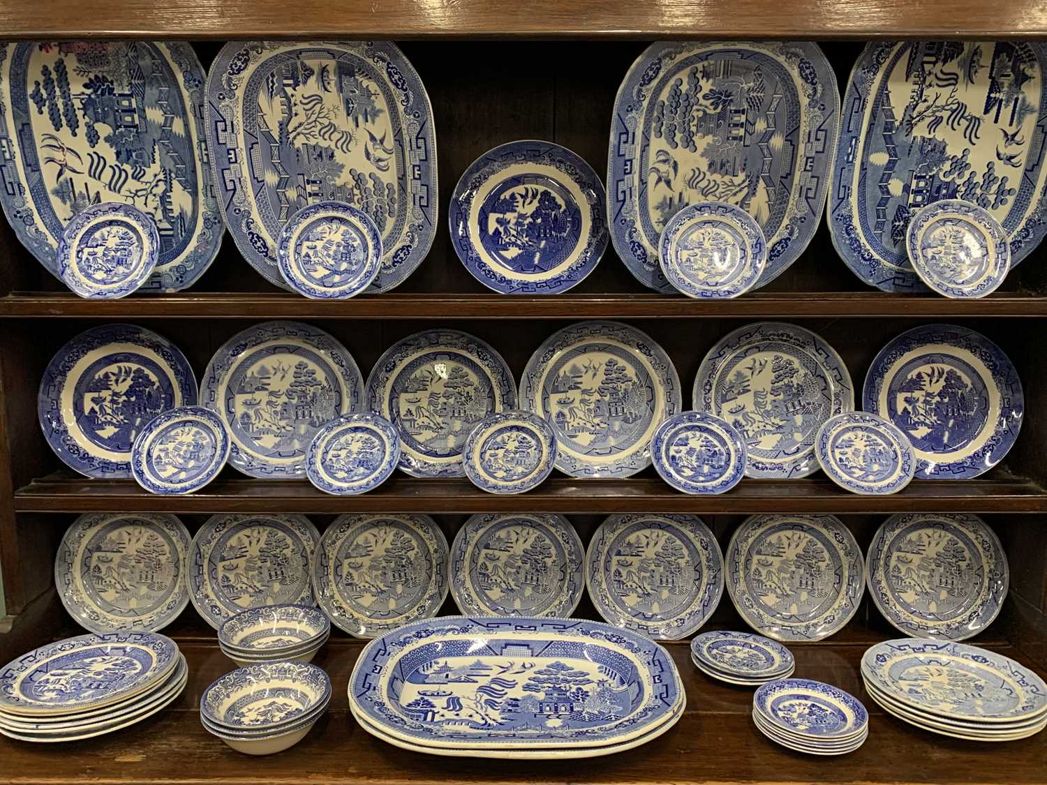 HARLEQUIN BLUE & WHITE WILLOW PATTERN POTTERY DRESSER SET, 55 pieces, to include 6 meat platters, 45 - Image 2 of 6