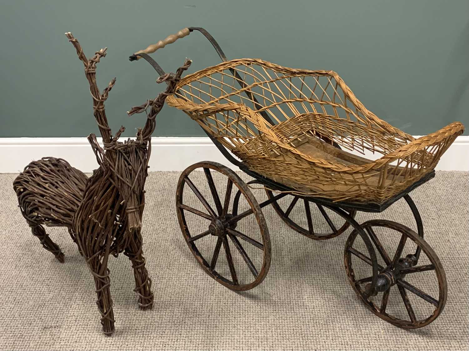 VINTAGE COLLECTABLES PARCEL, to include a wickerwork and iron pram, 66 (h) x 120 (l) x 53cms (w), - Image 2 of 5