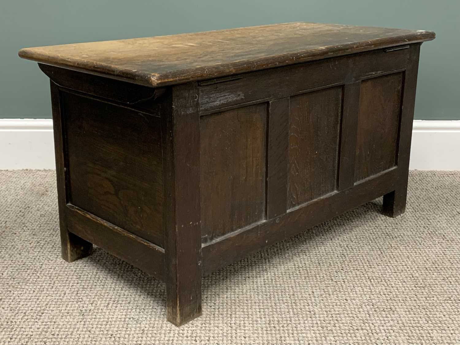 TWO ITEMS REPRODUCTION OAK FURNITURE, comprising lidded blanket chest, carved detail, three panel - Image 5 of 7