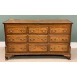 OAK LANCASHIRE MULE CHEST circa 1830, crossbanded lift lid top, quarter cut reeded pillar detail,