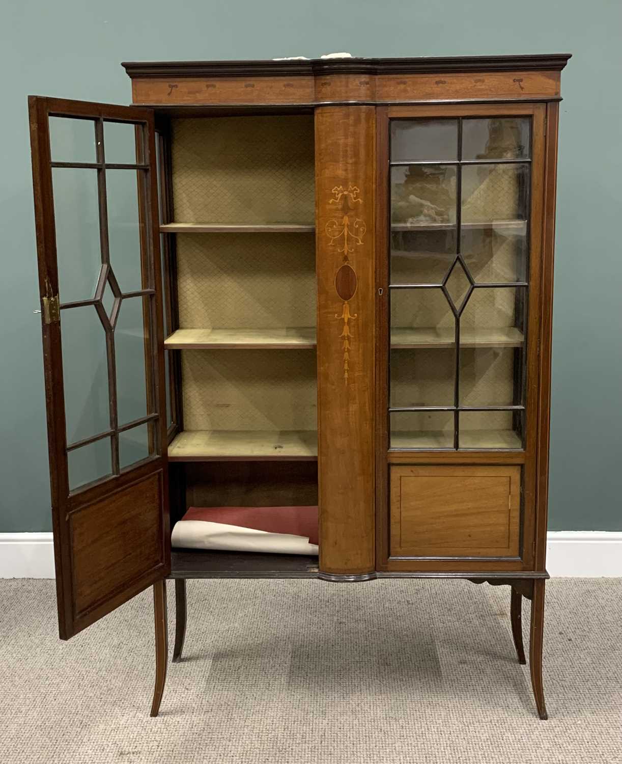 EDWARDIAN INLAID MAHOGAY CHINA CABINET, ribbon swag and scroll inlay, boxwood stringing, bow front - Image 2 of 4