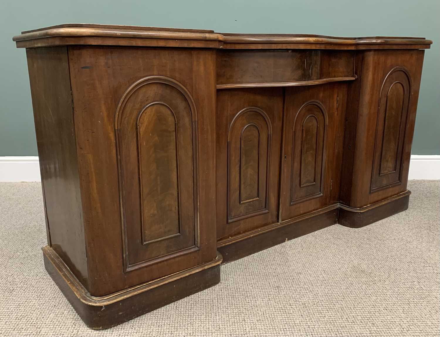 VICTORIAN MAHOGANY SERPENTINE SIDEBOARD BASE, moulded edging, shaped central frieze drawer, double - Image 5 of 6