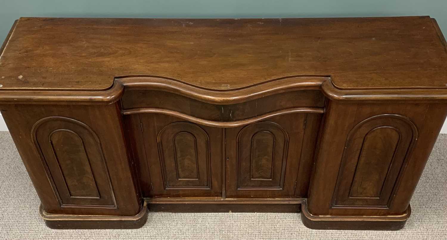 VICTORIAN MAHOGANY SERPENTINE SIDEBOARD BASE, moulded edging, shaped central frieze drawer, double - Image 4 of 6