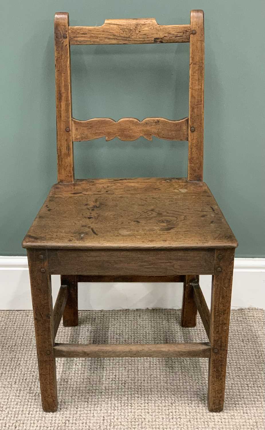 GEORGE III OAK GATELEG TABLE & THREE ELM NEAR-MATCHING FARMHOUSE CHAIRS (2+1), twin flap table, - Image 3 of 4