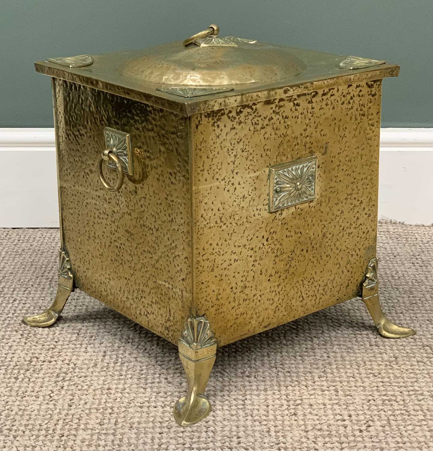 ARTS & CRAFTS STYLE LIDDED BRASS COAL BOX, ring lid lift and carry handles, Egyptian fan type - Image 3 of 4